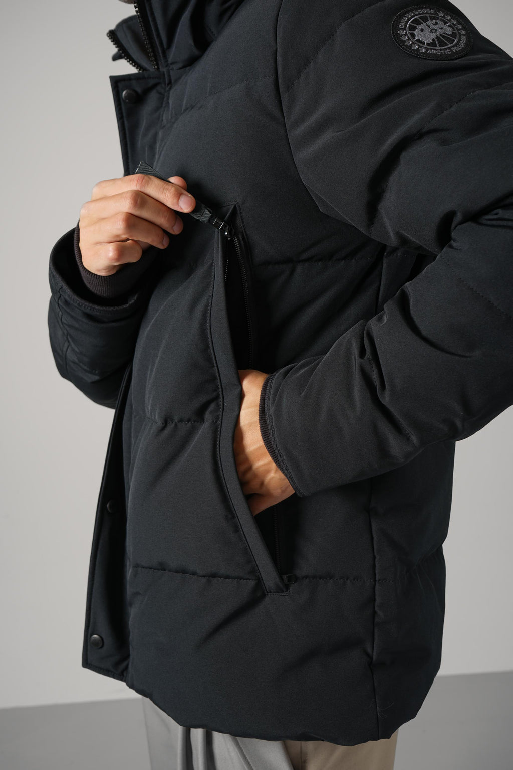 Canada Goose Wyndham Parka CR Black Label – Black