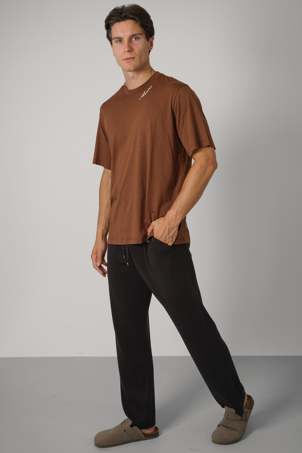 Script Jmodal Reg Tee – Tobacco