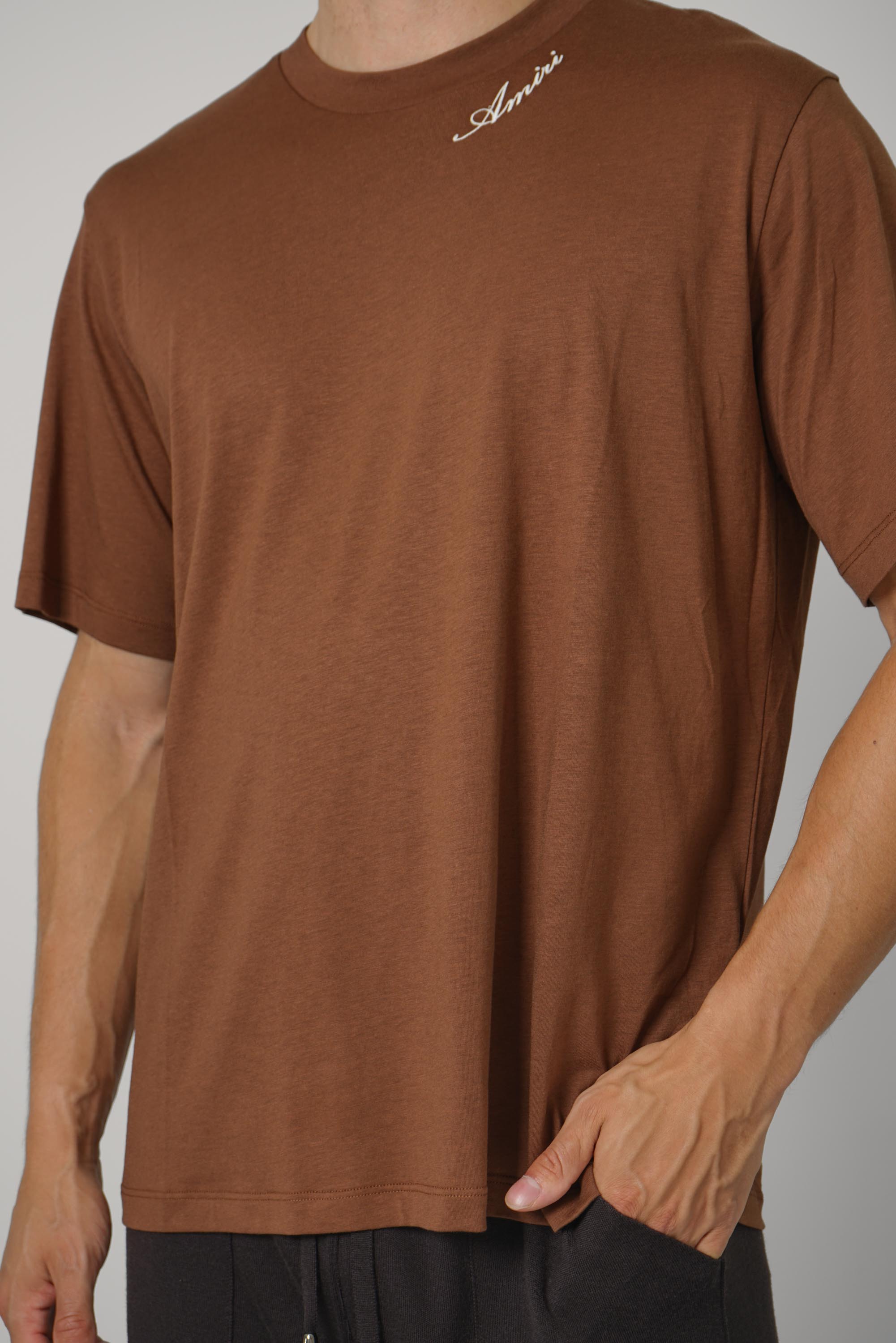 Script Jmodal Reg Tee – Tobacco