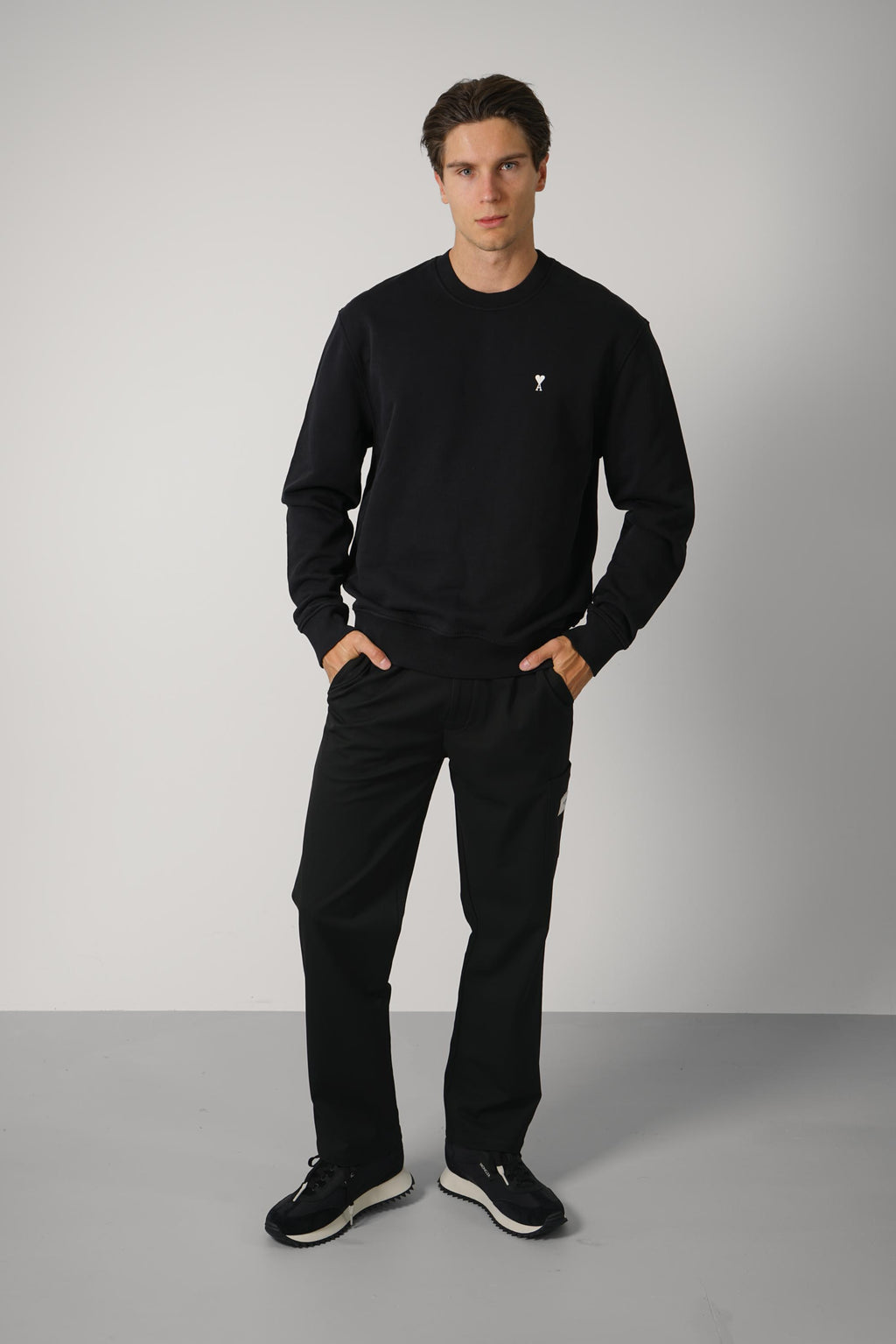 Sweatshirt with Contrasted Ami de Coeur – Black/White Cream