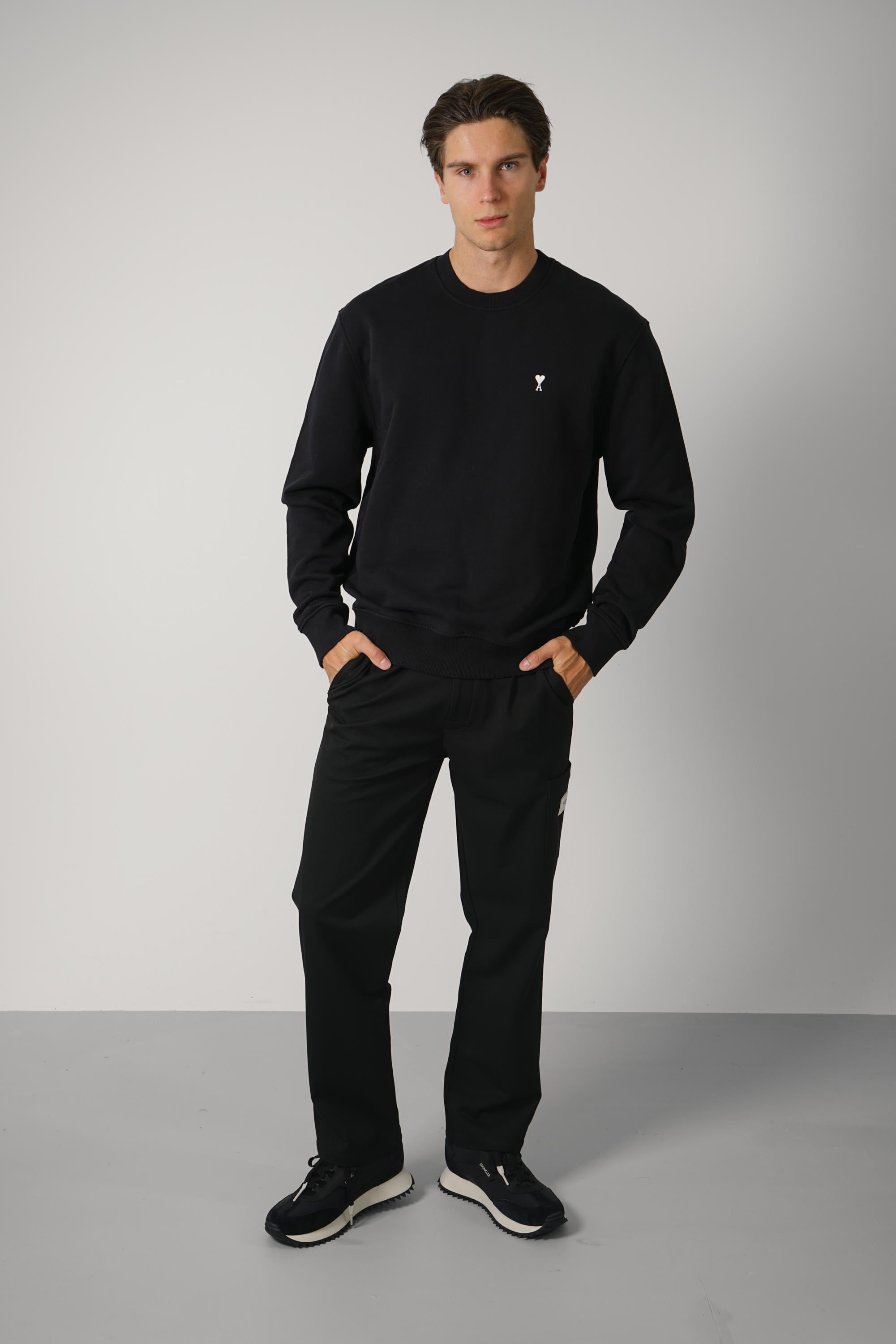 Sweatshirt with Contrasted Ami de Coeur – Black/White Cream