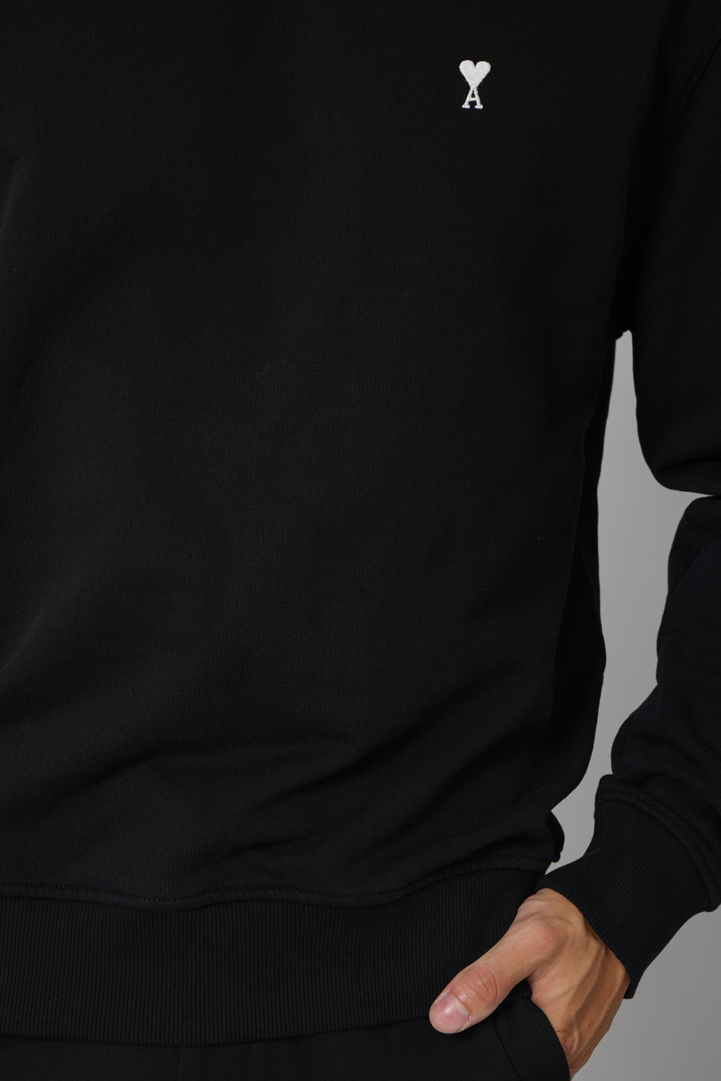 Sweatshirt with Contrasted Ami de Coeur – Black/White Cream