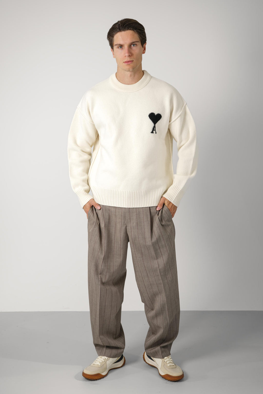 Crewneck Sweater with Contrasted Ami de Coeur – Off-White/Black