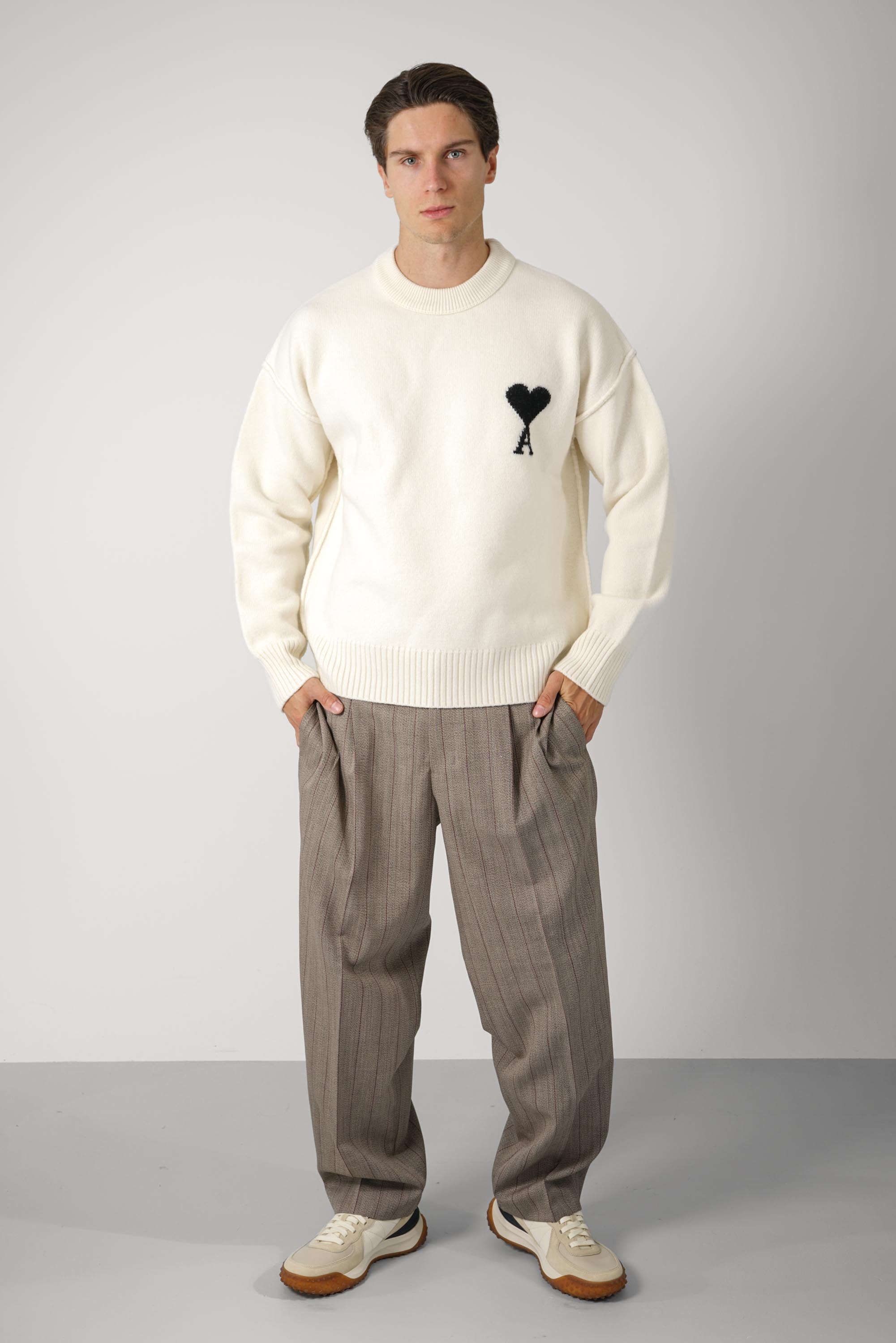 Crewneck Sweater with Contrasted Ami de Coeur – Off-White/Black