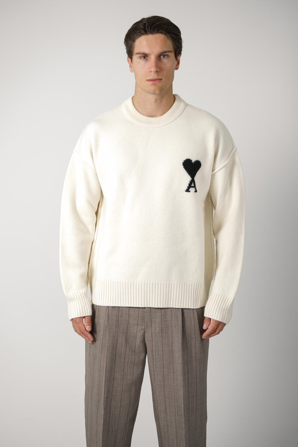 Crewneck Sweater with Contrasted Ami de Coeur – Off-White/Black