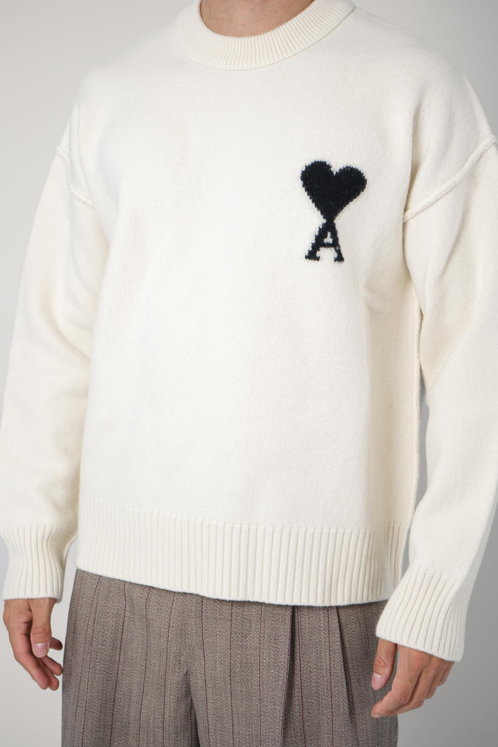 Crewneck Sweater with Contrasted Ami de Coeur – Off-White/Black