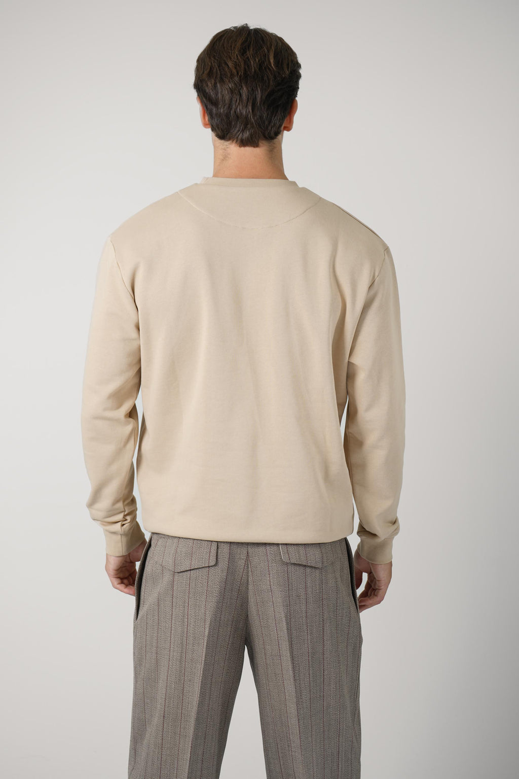 Signature Outline Sweater Embossed Logo – Creme