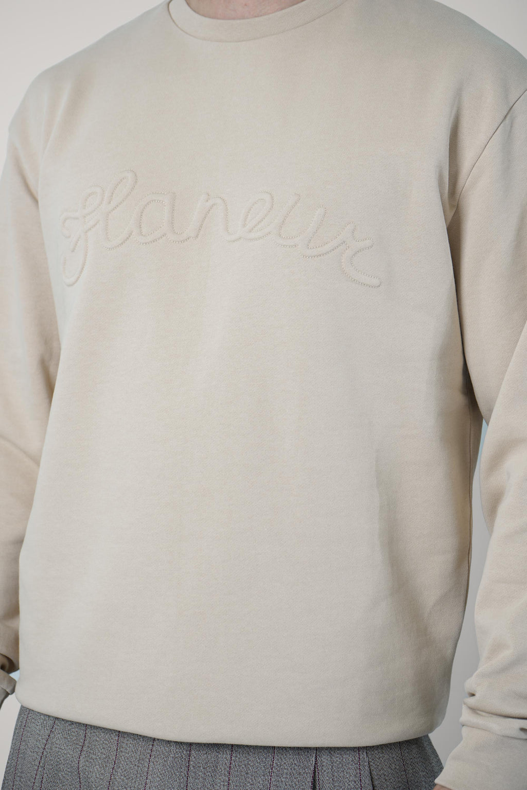 Signature Outline Sweater Embossed Logo – Creme