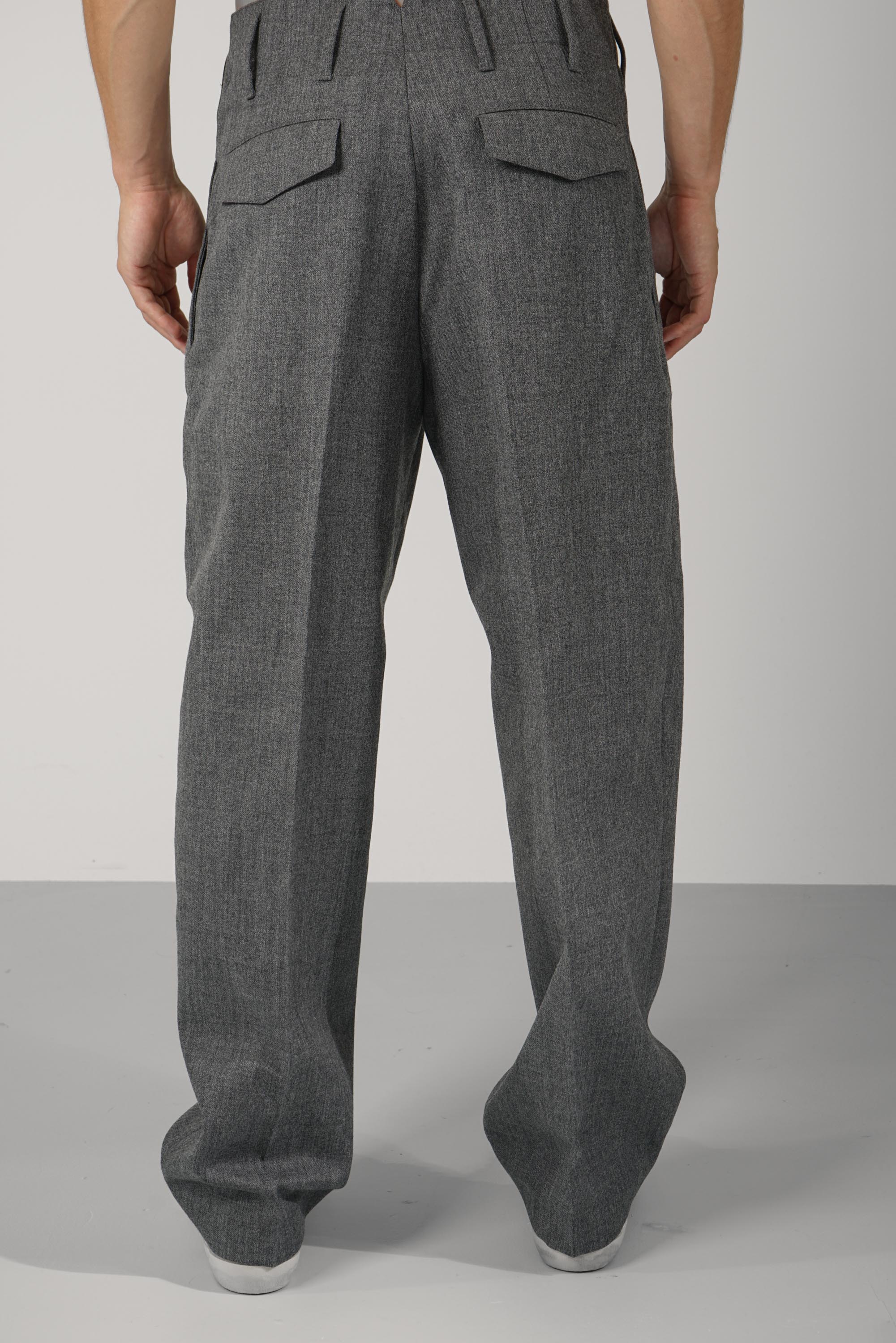 Zuit Trousers with 2 Pleats – Carbon Grey
