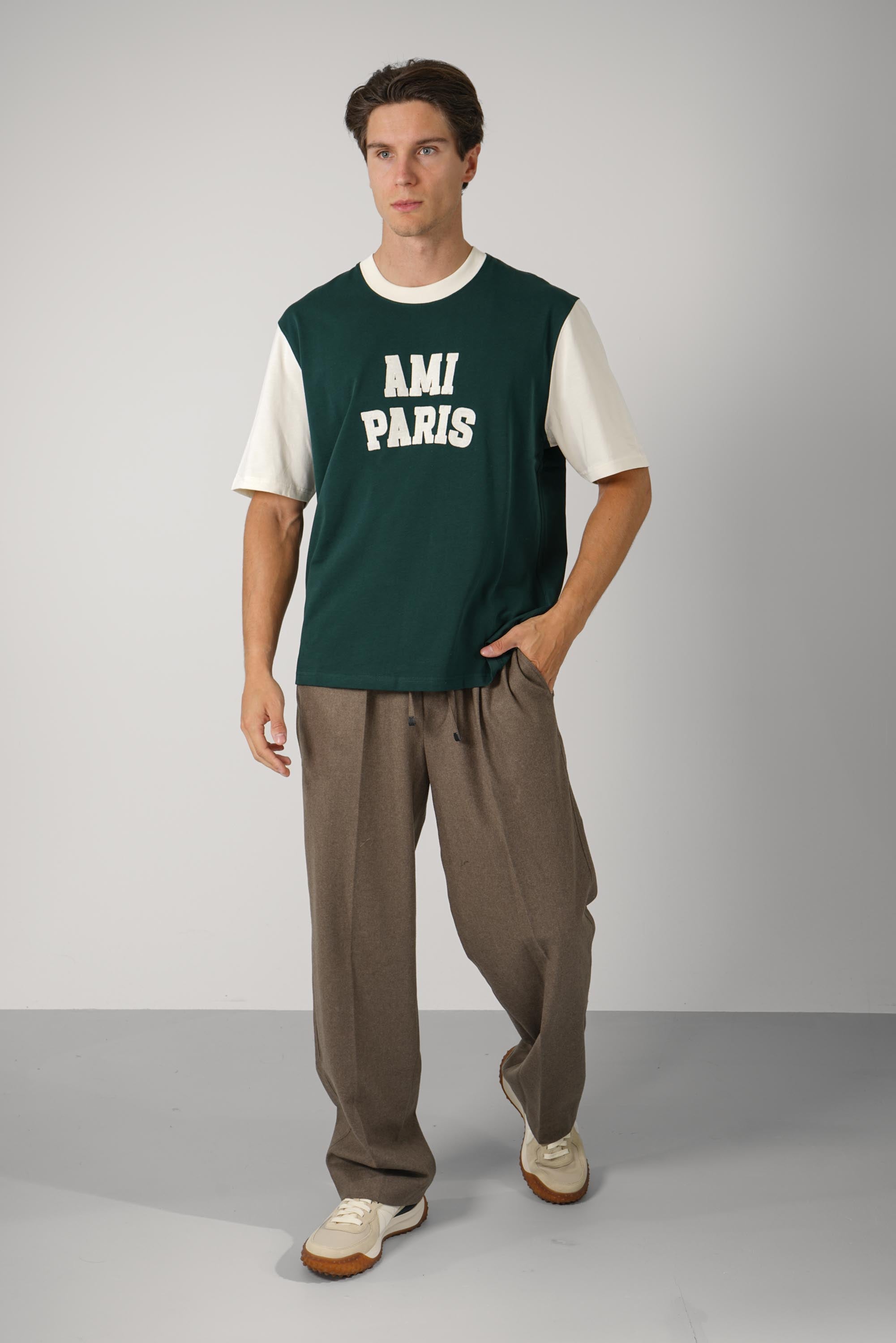 T-Shirt with Ami Paris Felt Embroidery – Bottle Green/Ivory