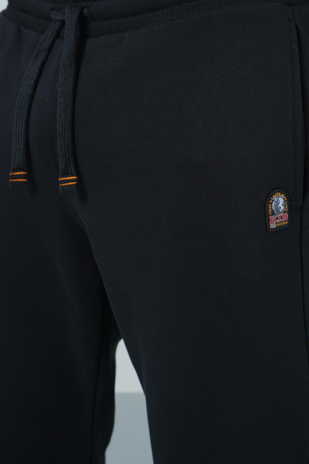 Makalu – Black