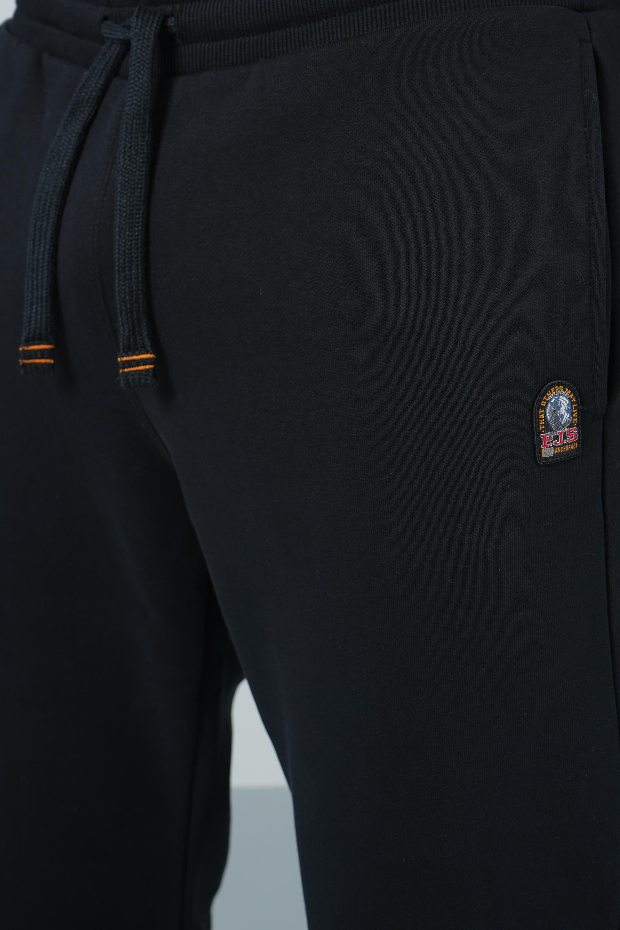 Makalu – Black