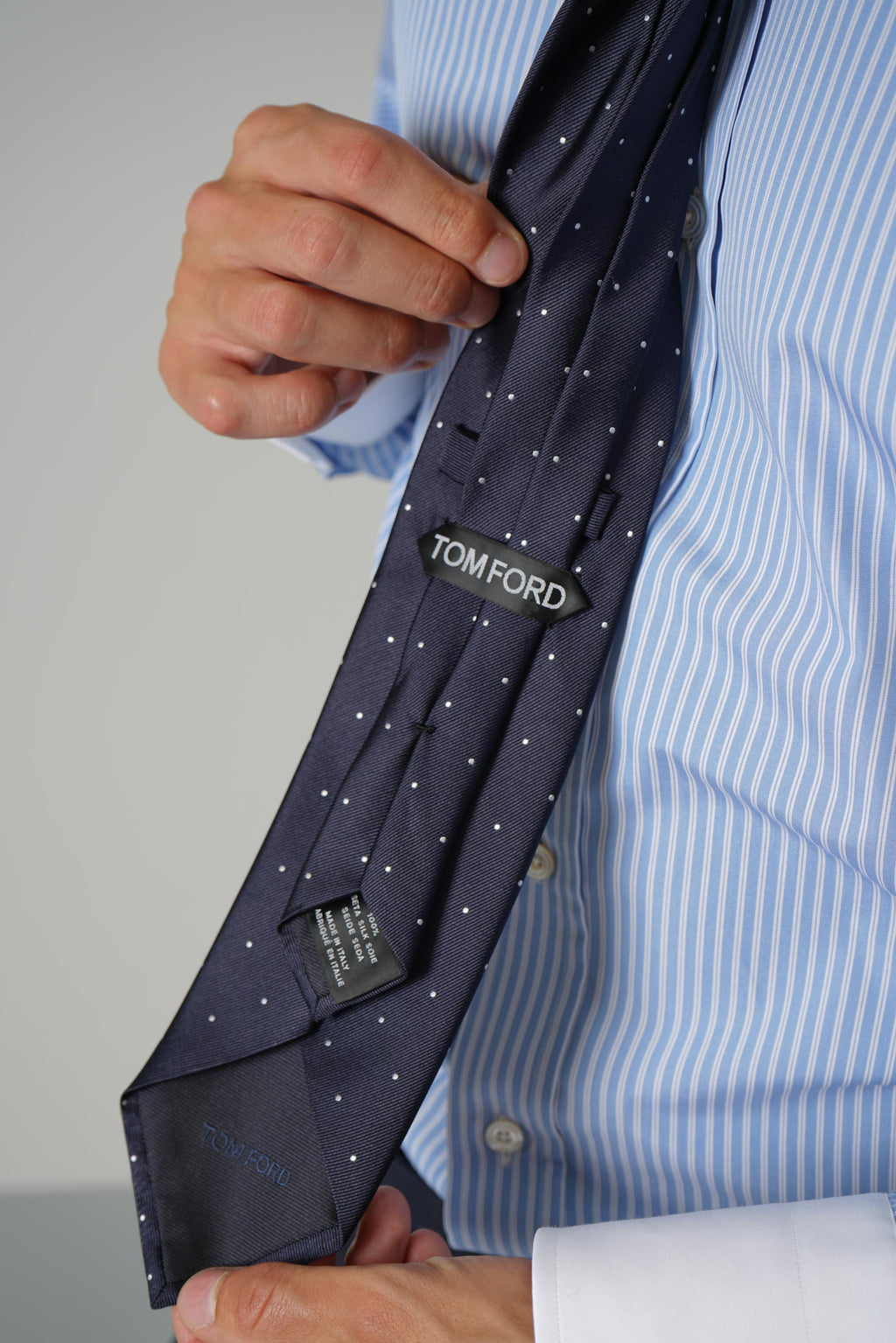 Polka Dot On Light Reps Tie 8cm – Navy