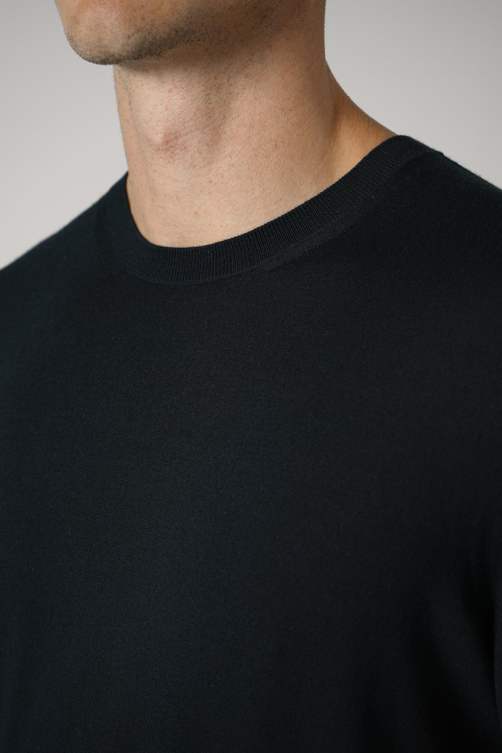 Fine Gauge Pure Wool LS Crew Neck – Black