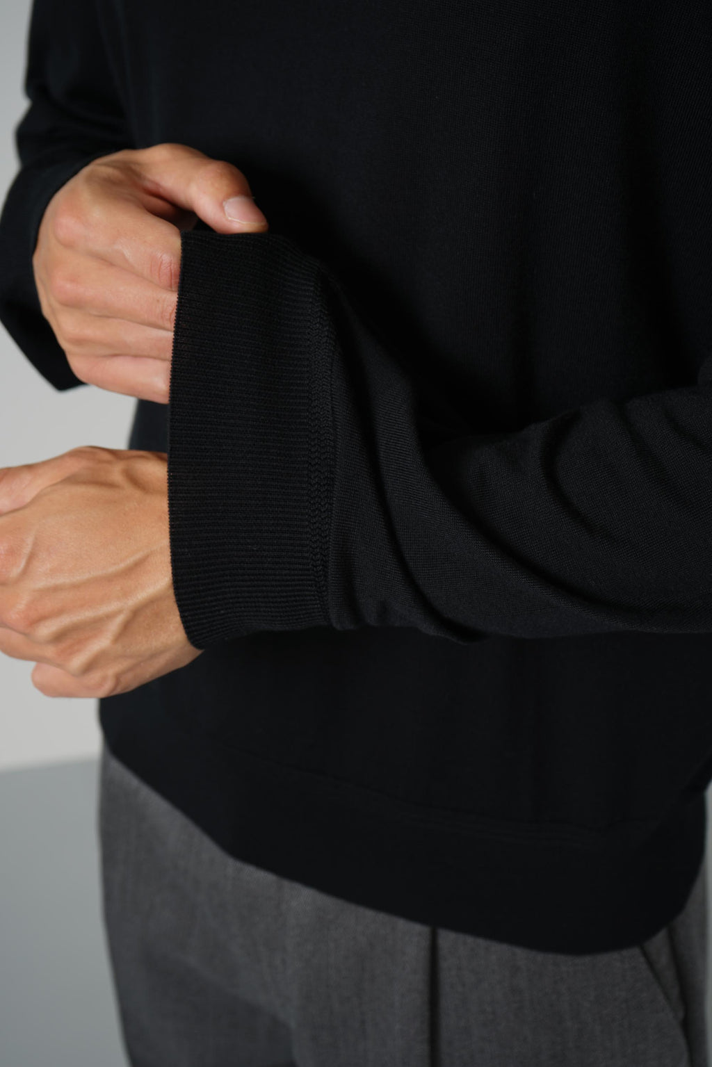 Fine Gauge Pure Wool LS Crew Neck – Black