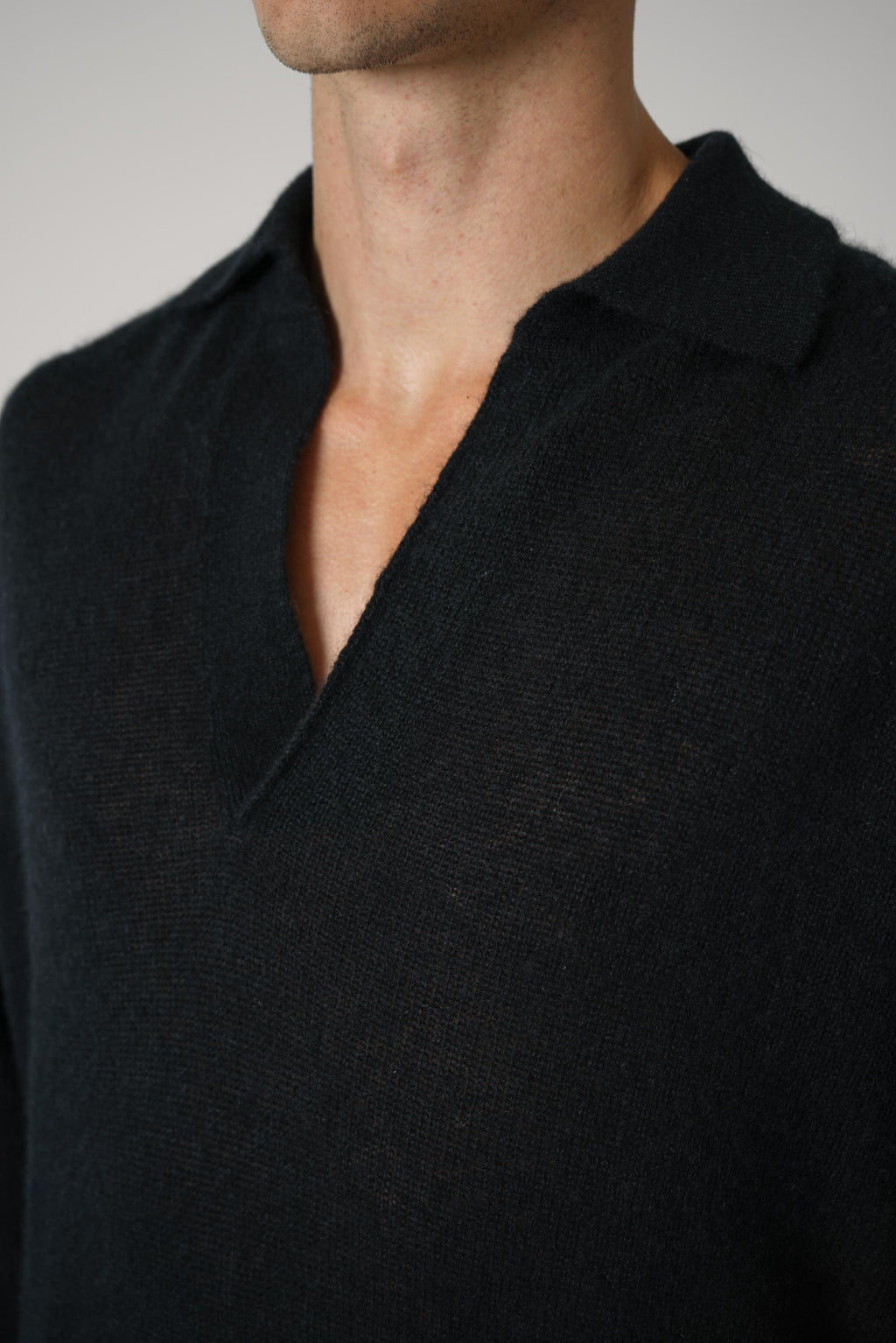 Seamless Cashmere Silk LS Buttonless Polo – Black