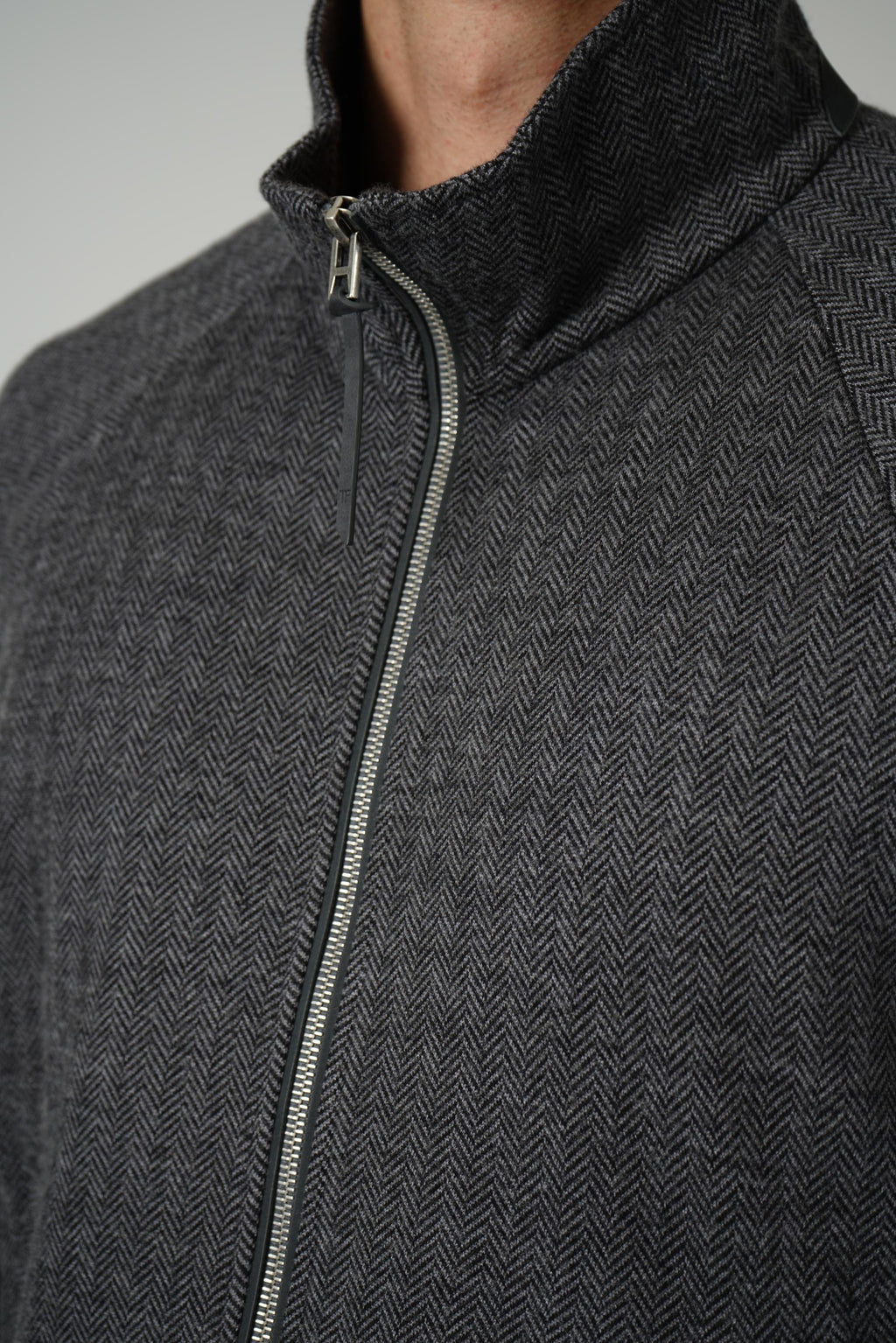 Cotton Wool Silk Herringbone Zip Through Funnel – Grey&Black