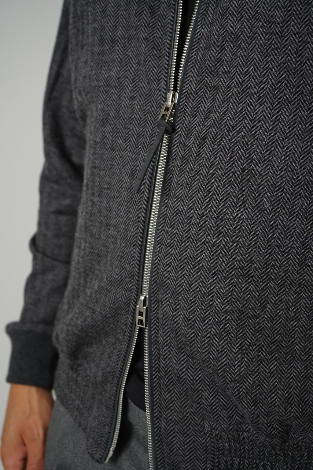 Cotton Wool Silk Herringbone Zip Through Funnel – Grey&Black