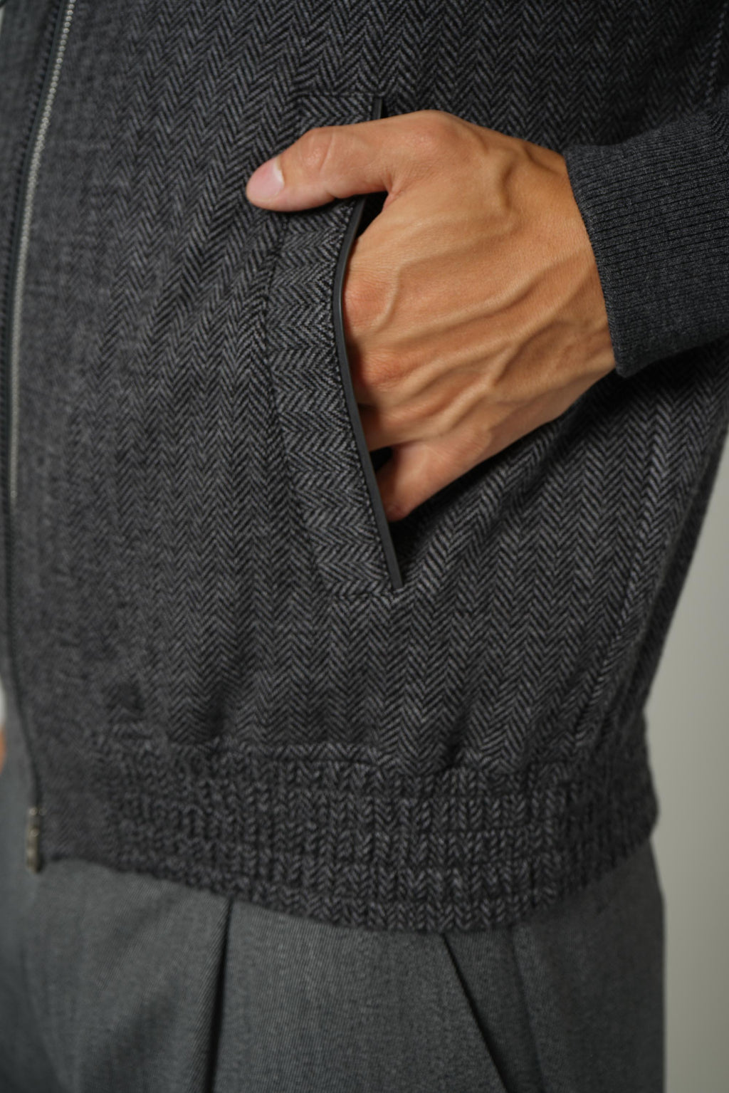 Cotton Wool Silk Herringbone Zip Through Funnel – Grey&Black