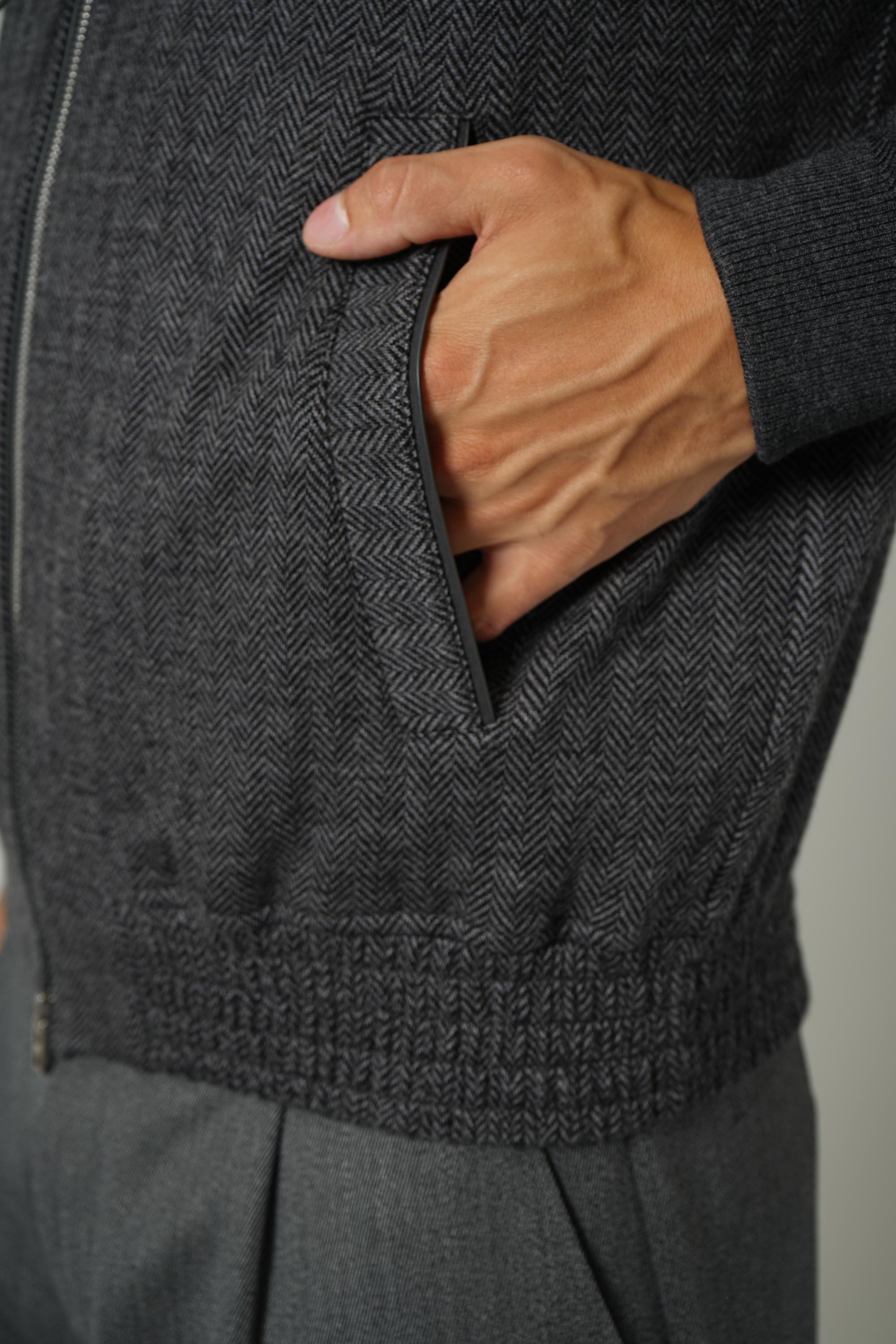 Cotton Wool Silk Herringbone Zip Through Funnel – Grey&Black