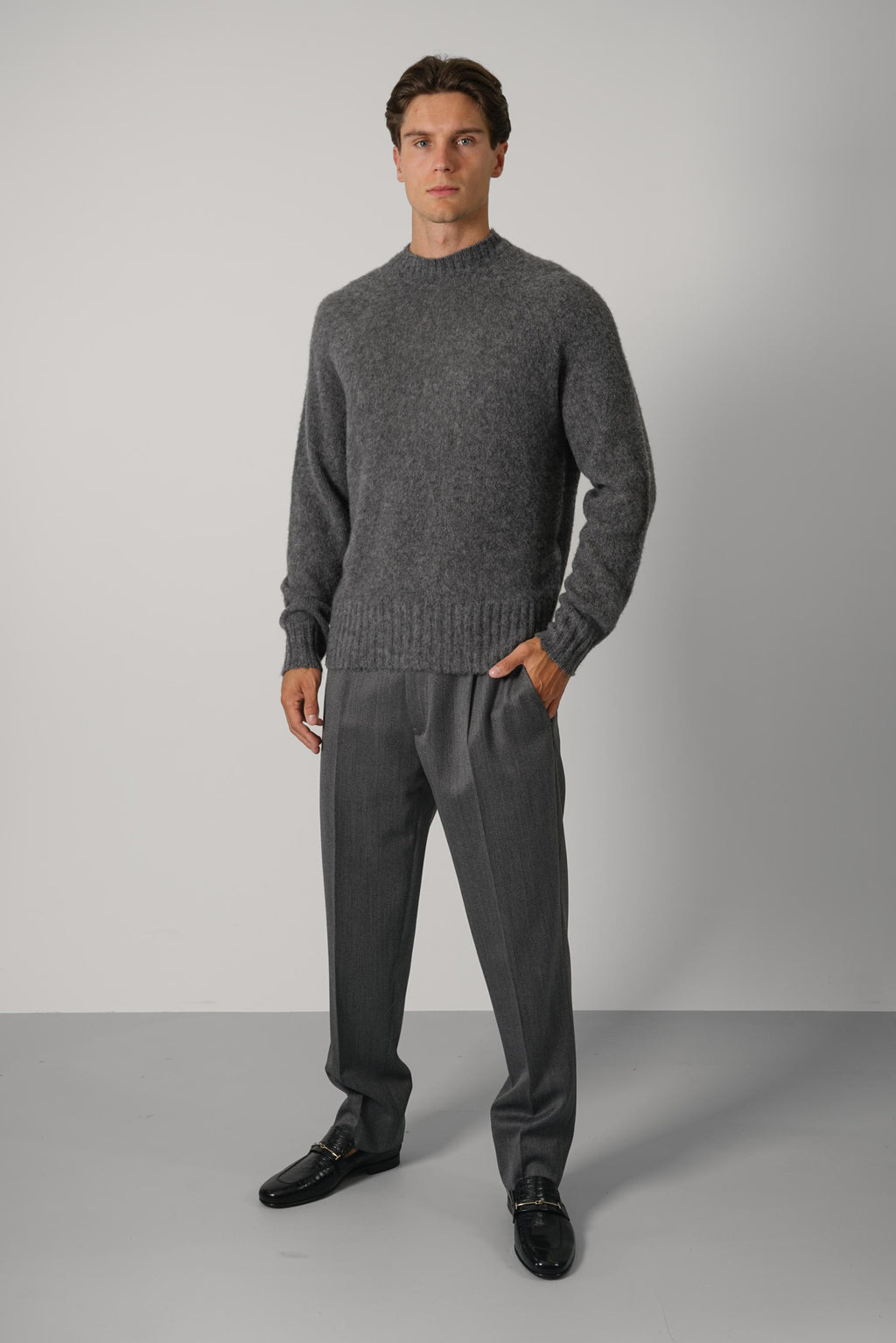 Seamless Brushed Cashmere LS Crew Neck – Light Charcoal