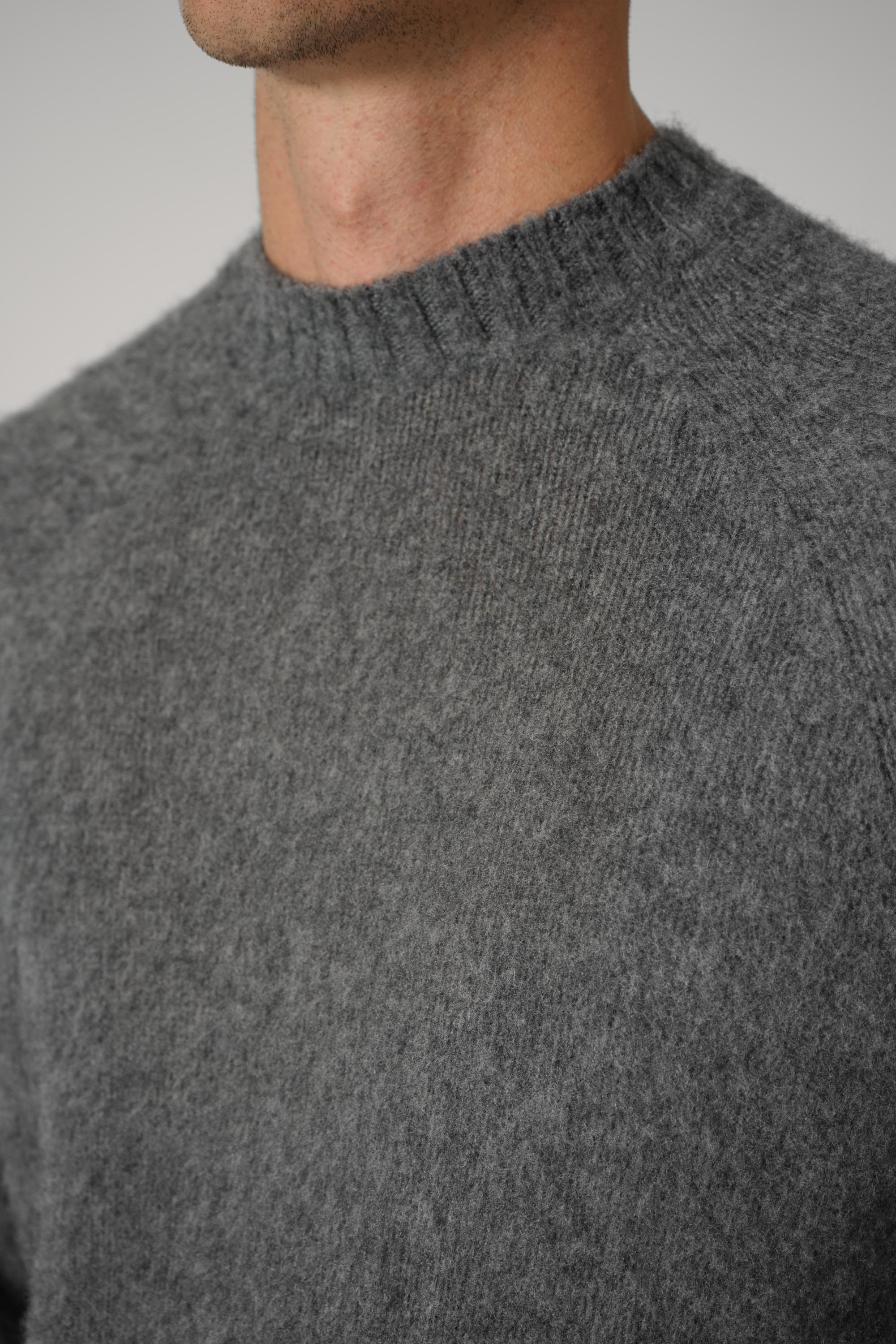 Seamless Brushed Cashmere LS Crew Neck – Light Charcoal