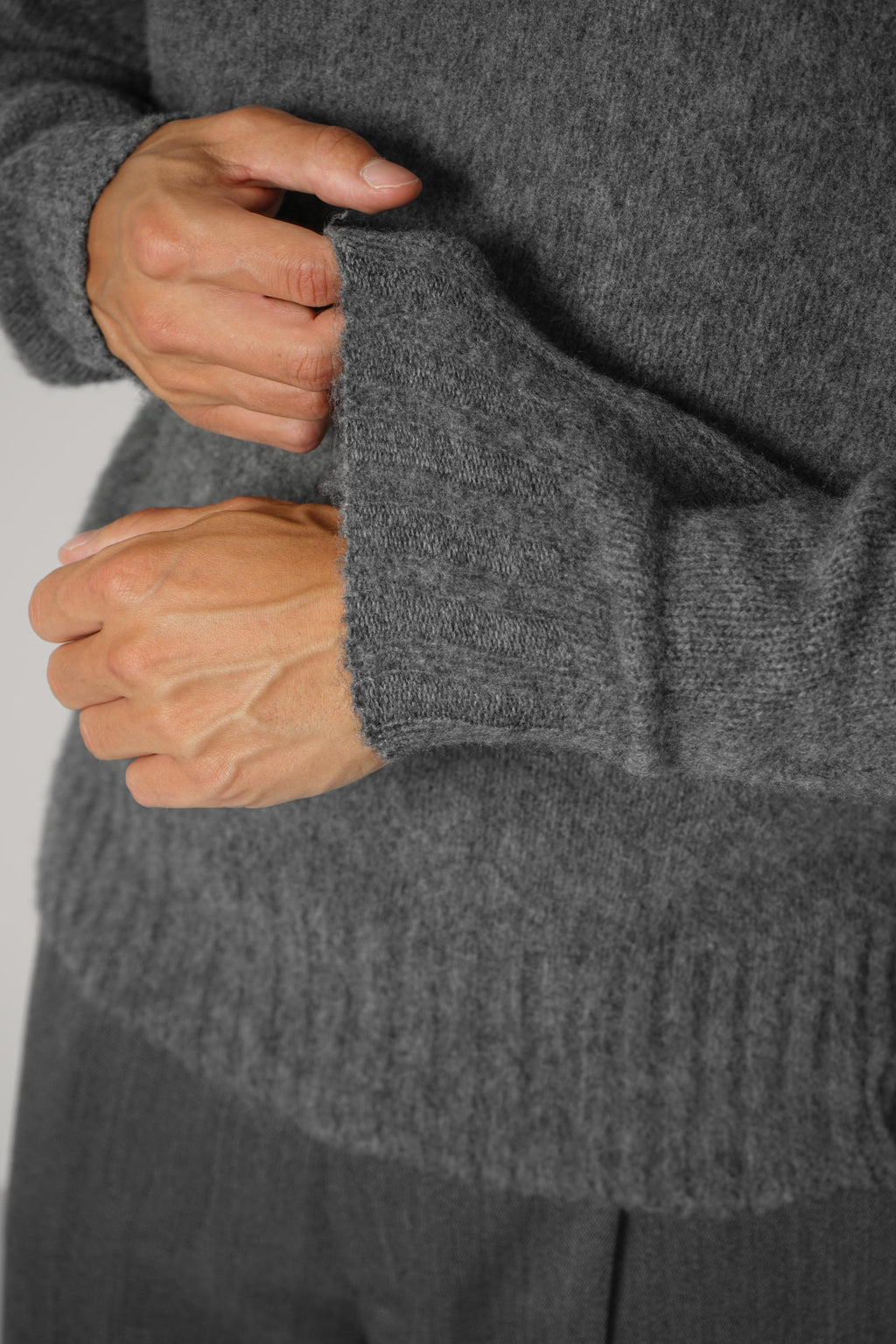 Seamless Brushed Cashmere LS Crew Neck – Light Charcoal