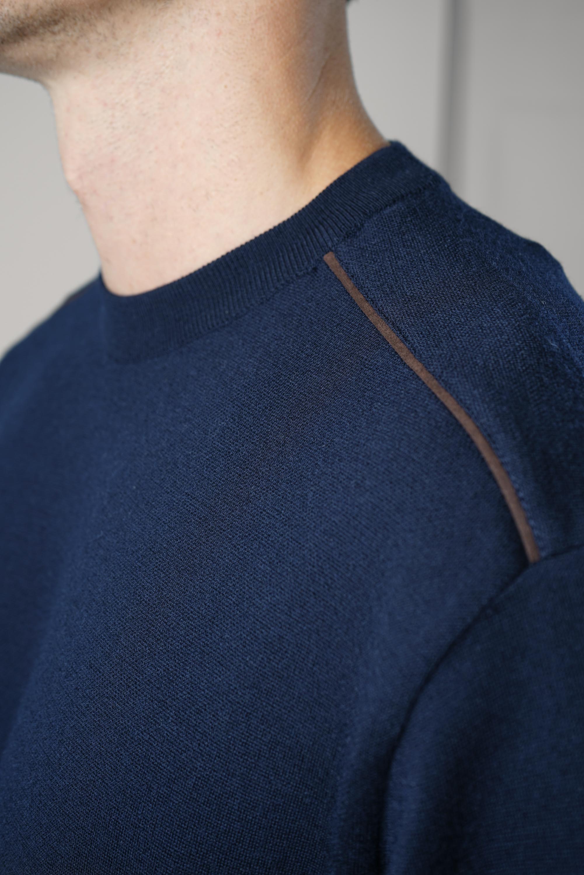 Summer Wool Crewneck With Alcantara – 050