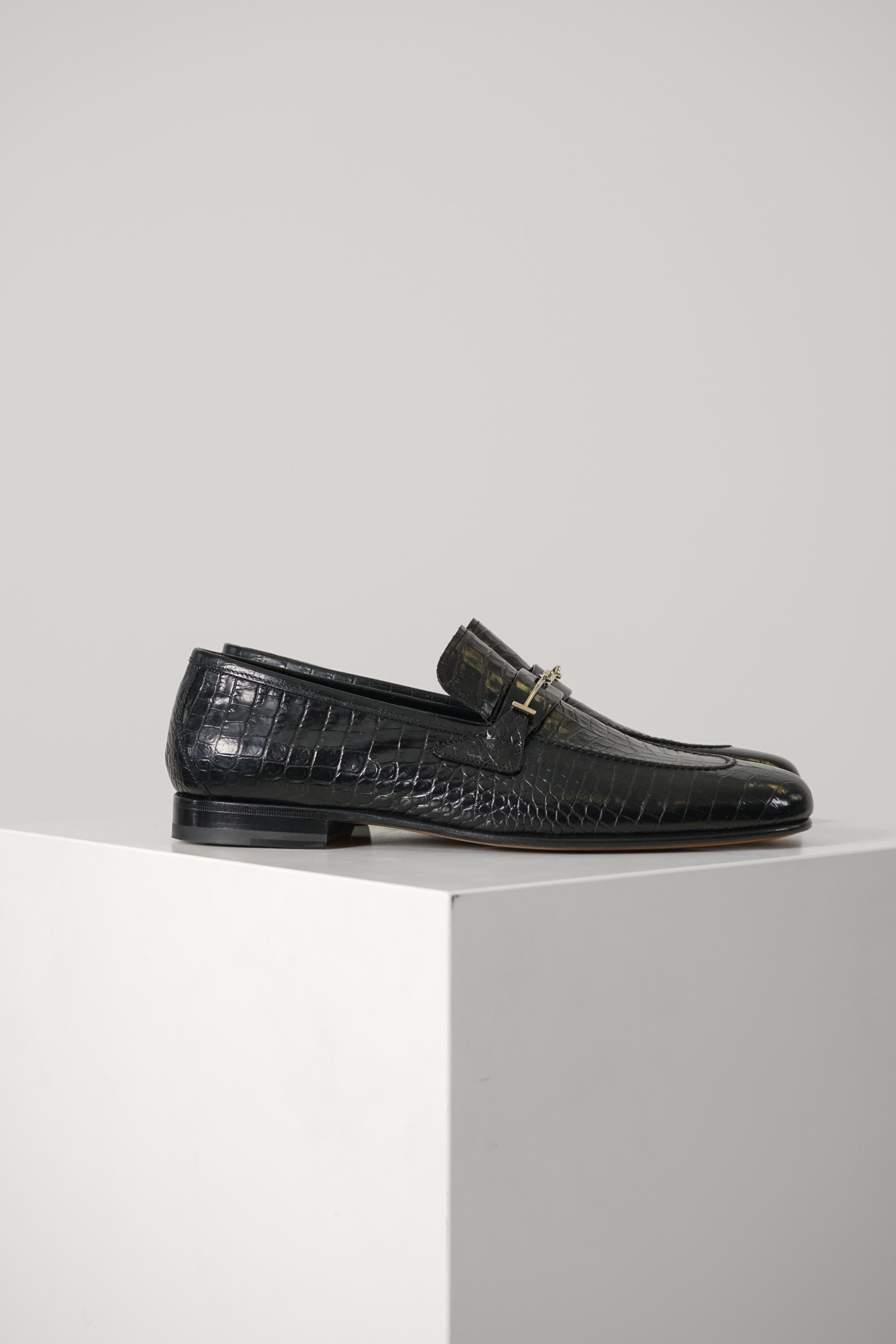 Soft Printed Alligator Double T Hardware Gigi Loafer – Black