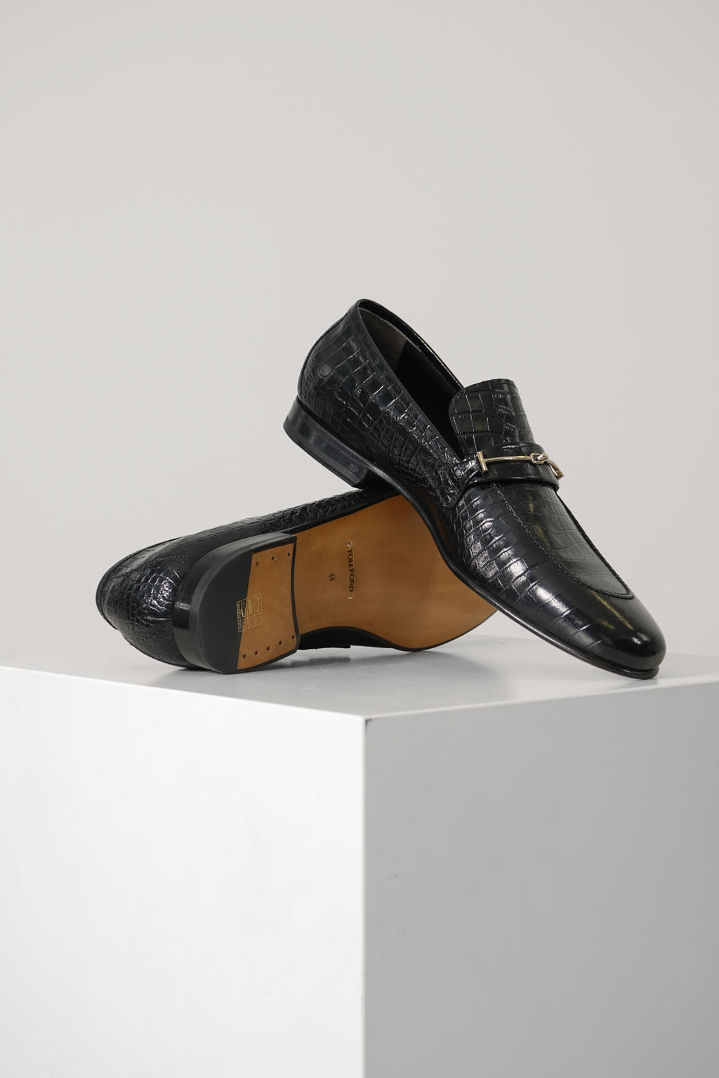 Soft Printed Alligator Double T Hardware Gigi Loafer – Black