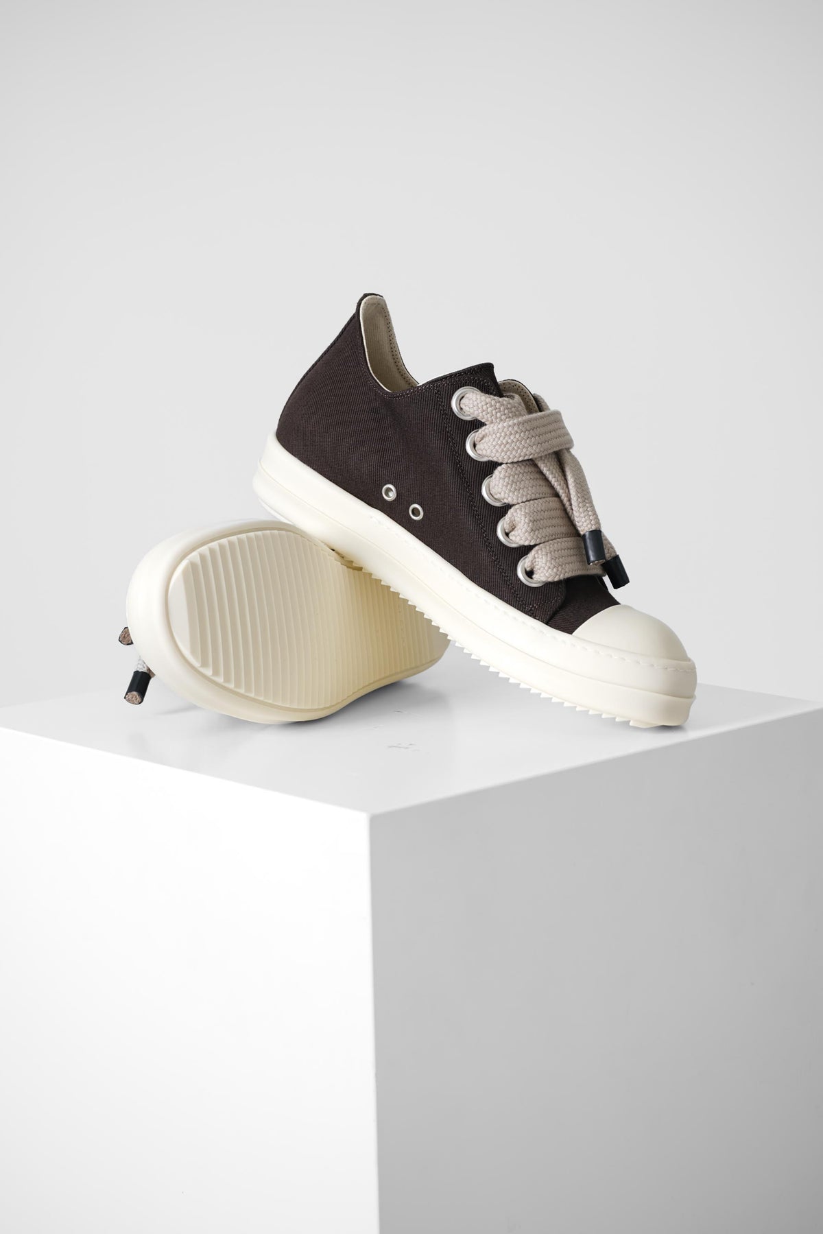 Rick Owens Jumbolace Low Sneaks – Dark Dust/Milk/Milk