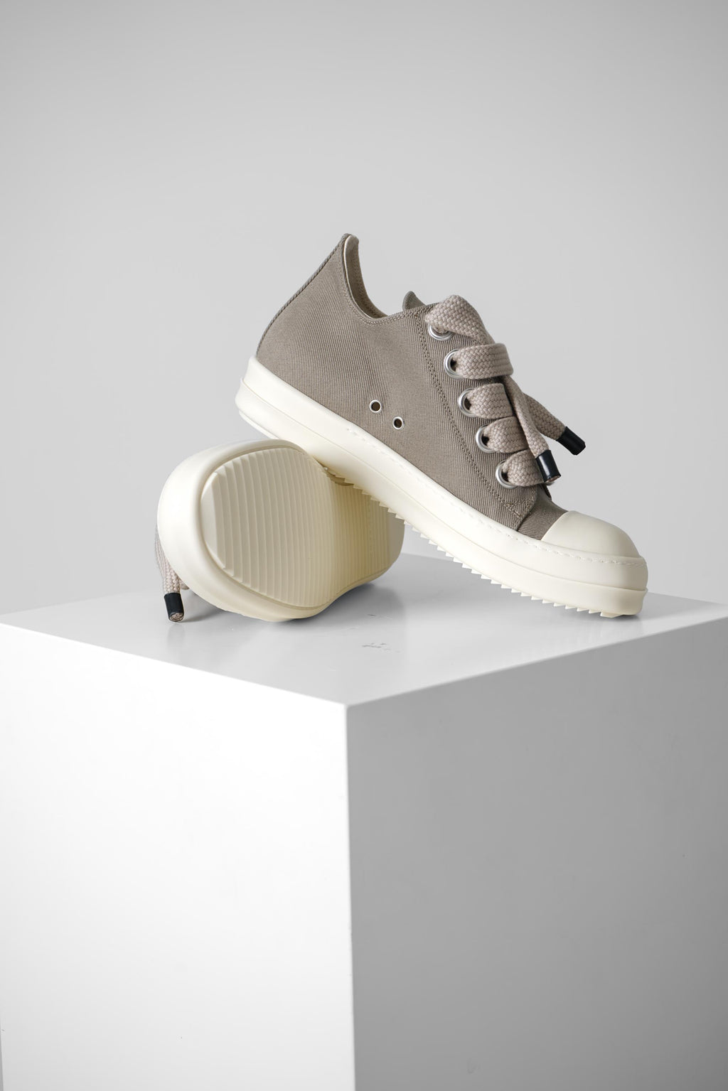 Rick Owens Jumbolace Low Sneaks – Mineral/Milk/Milk
