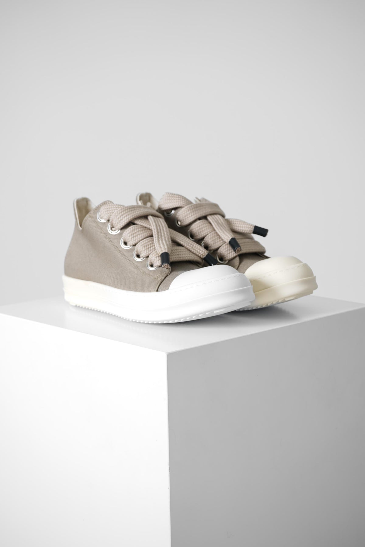 Rick Owens Jumbolace Low Sneaks – Mineral/Milk/Milk
