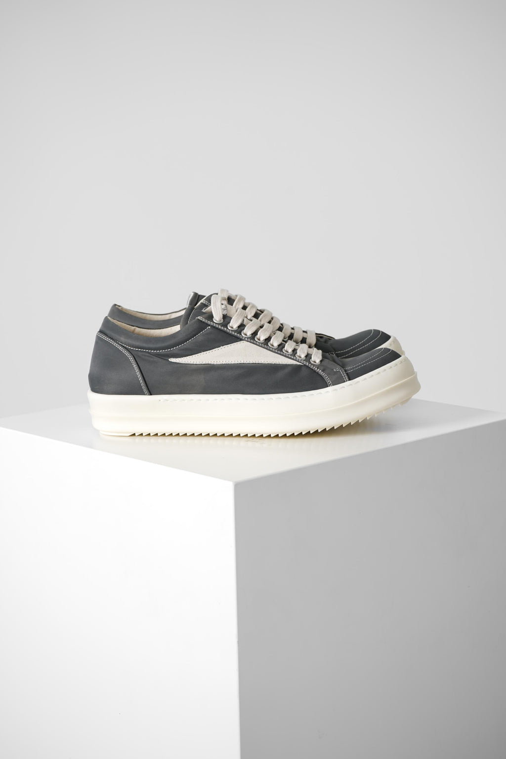 Rick Owens Vintage Sneaks – Dark Dust/Milk/Milk