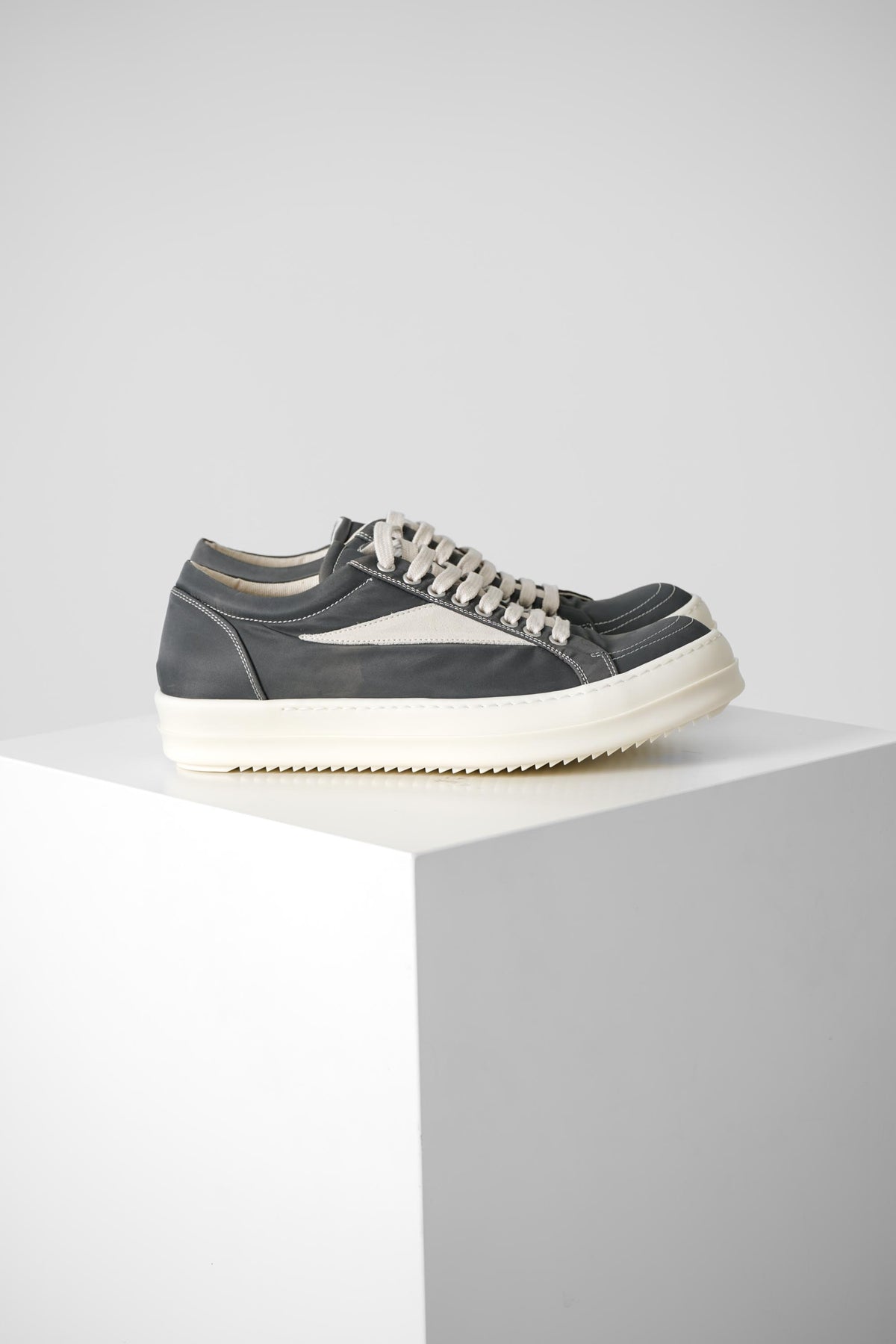 Rick Owens Vintage Sneaks – Dark Dust/Milk/Milk