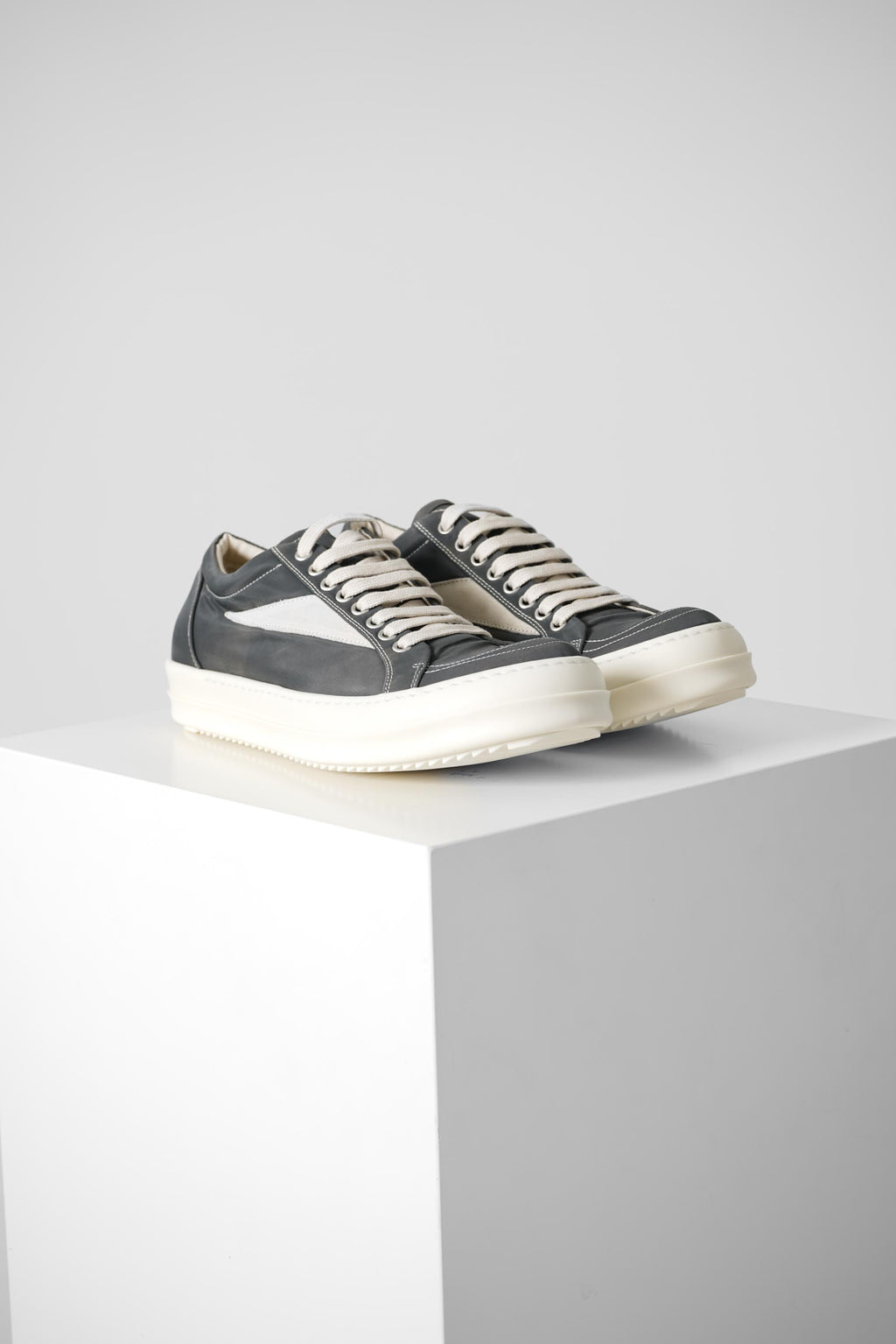 Rick Owens Vintage Sneaks – Dark Dust/Milk/Milk