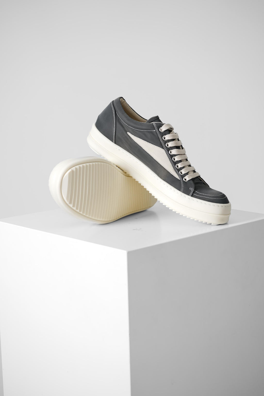 Rick Owens Vintage Sneaks – Dark Dust/Milk/Milk