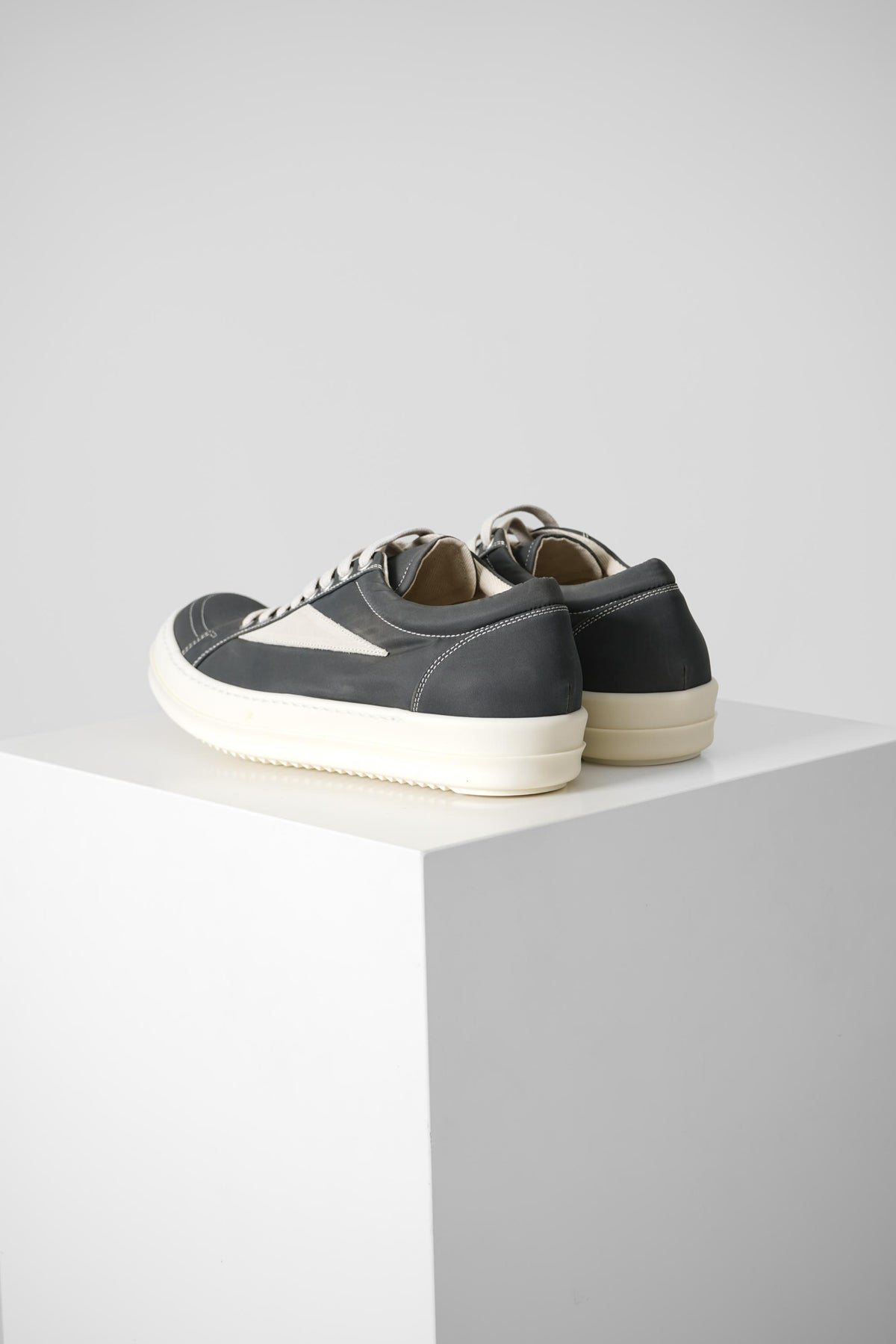 Rick Owens Vintage Sneaks – Dark Dust/Milk/Milk