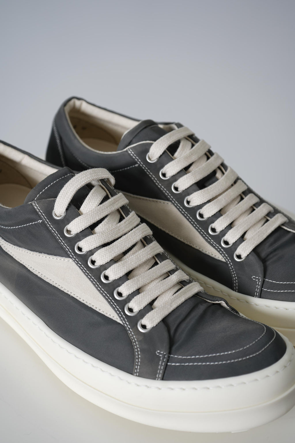 Rick Owens Vintage Sneaks – Dark Dust/Milk/Milk