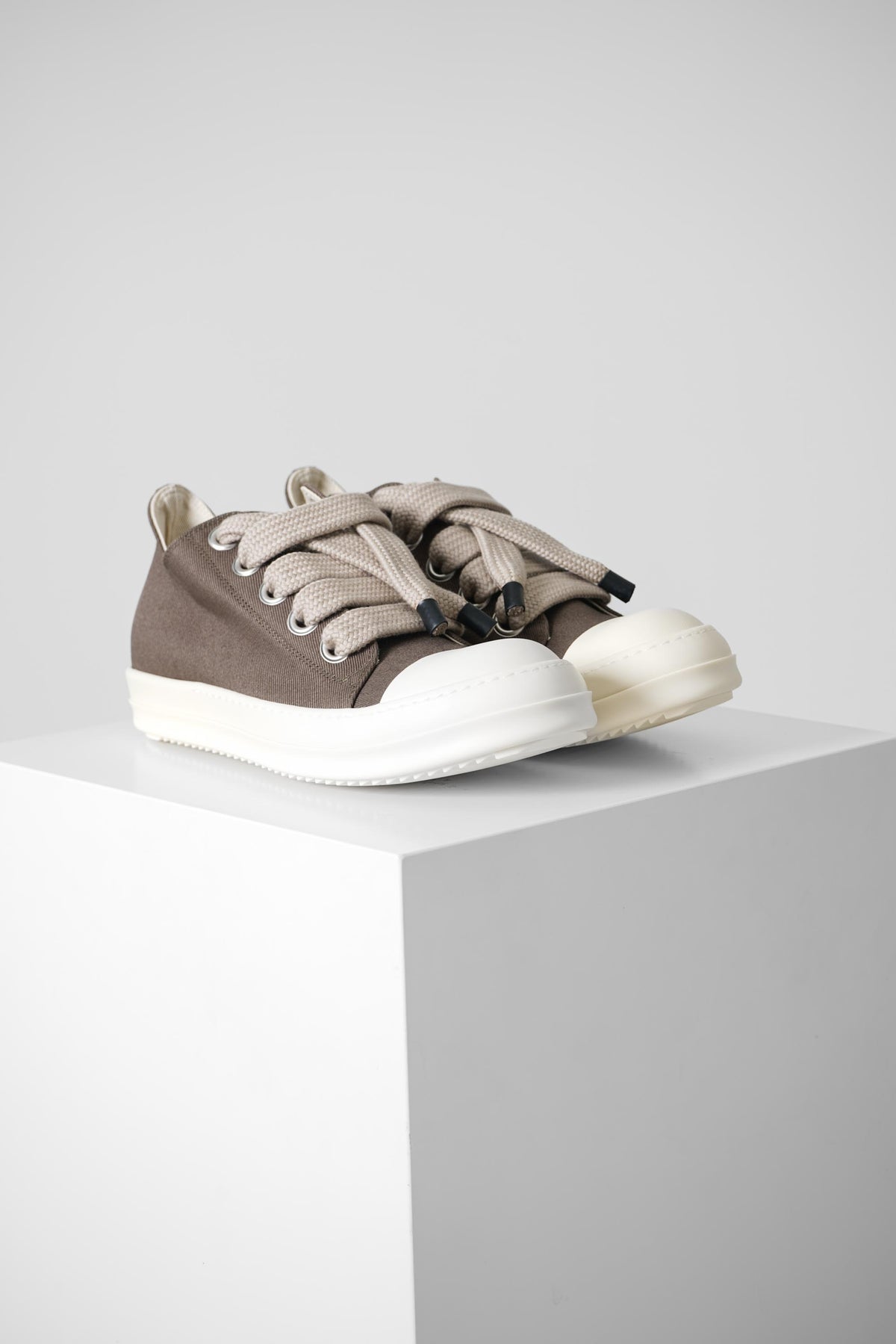 Rick Owens Jumbolace Low Sneaks – Dust/Milk/Milk