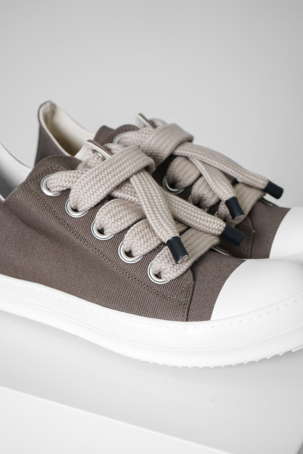 Rick Owens Jumbolace Low Sneaks – Dust/Milk/Milk