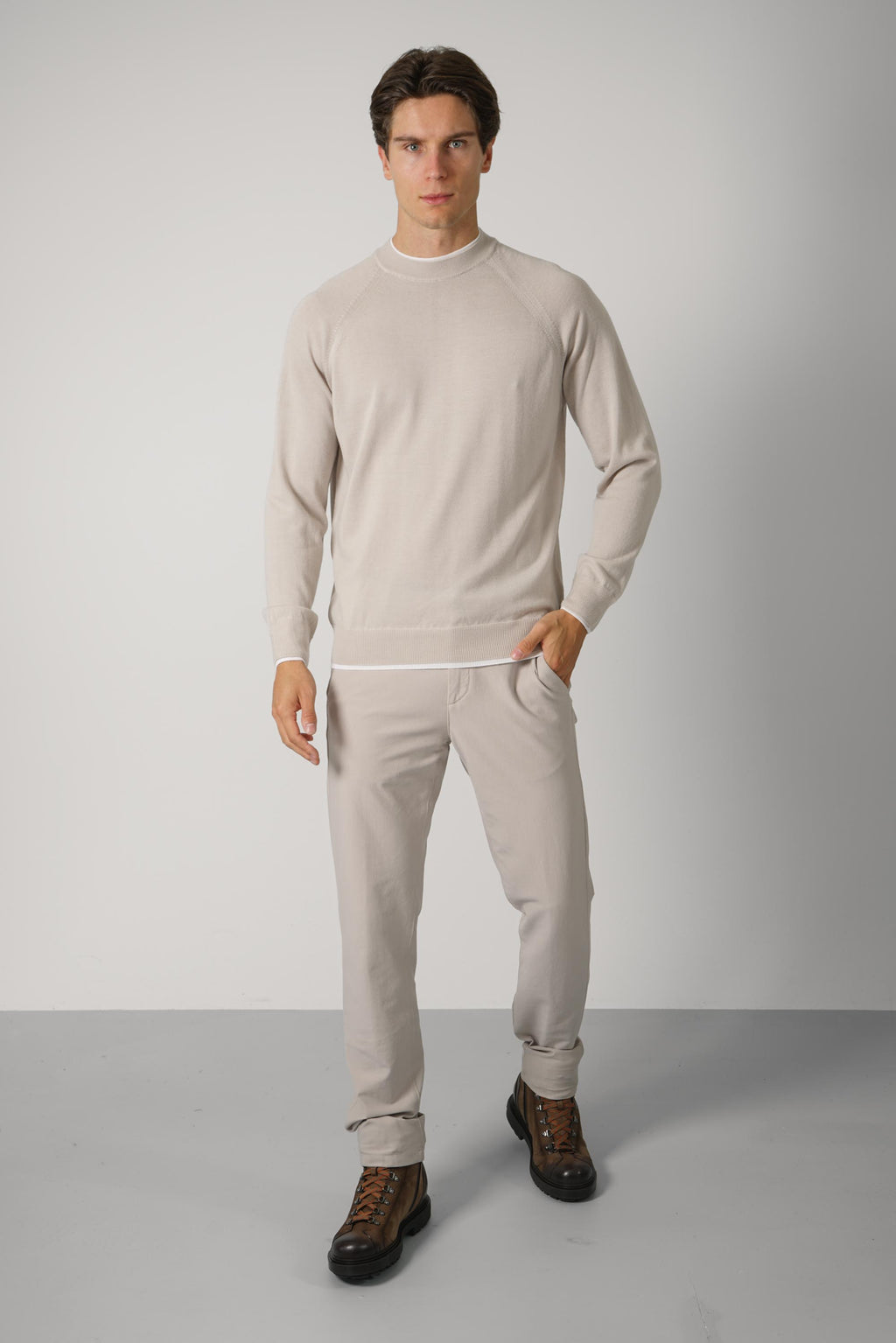 Round Neck Sweater MAG0N037 – Sand and Ivory