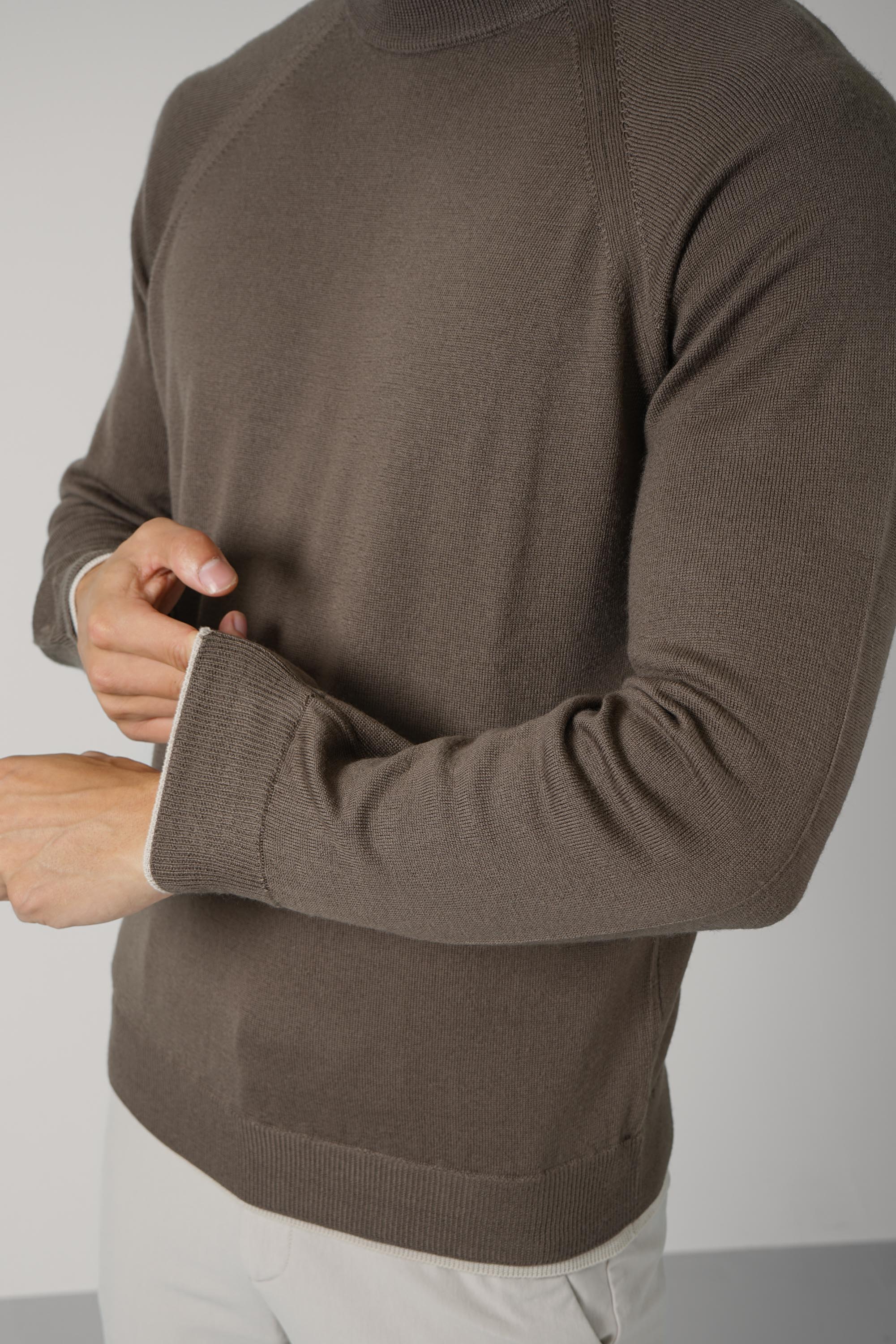 Round Neck Sweater MAG0N037 – Moro e Sabbia