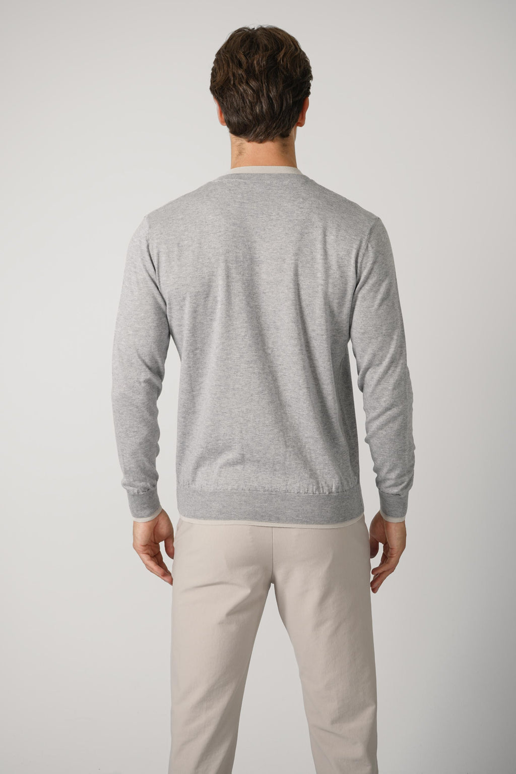 Crew-Neck Sweater MAG0N023 – Grigio Chiaro e Sabbia e Bianco
