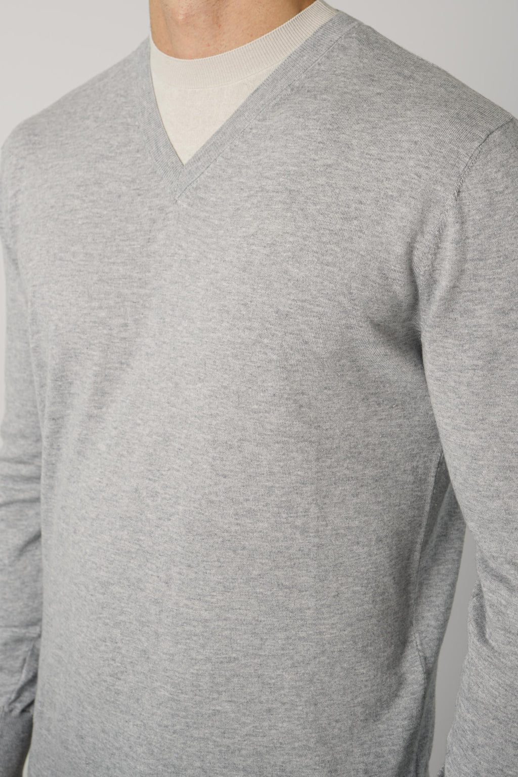 Crew-Neck Sweater MAG0N023 – Grigio Chiaro e Sabbia e Bianco