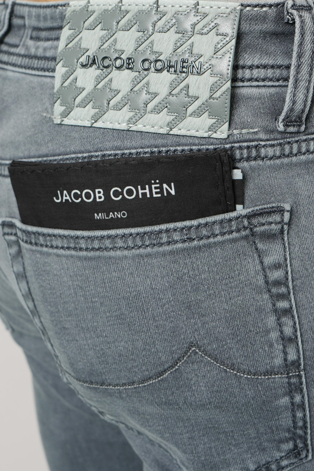 Bard 5-Pocket Slim Fit Jeans – 700D