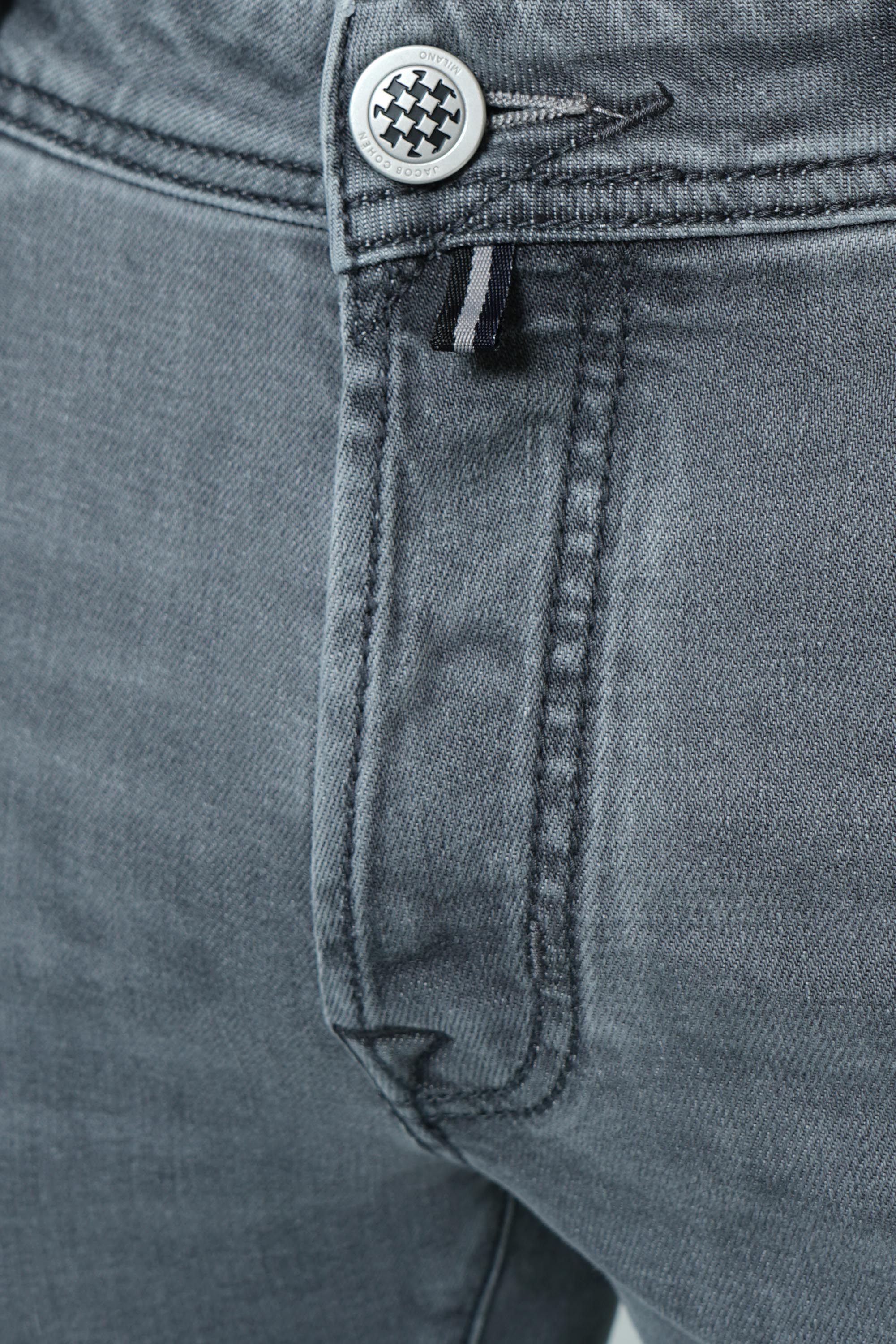 Bard 5-Pocket Slim Fit Jeans – 700D