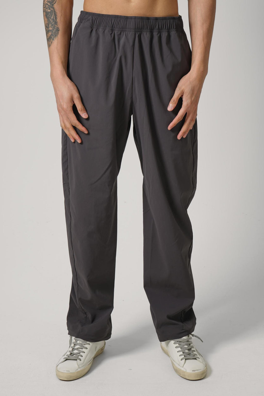 3100025 Stone Island Stellina Loose Fit Nylon Pants Charcoal Grey