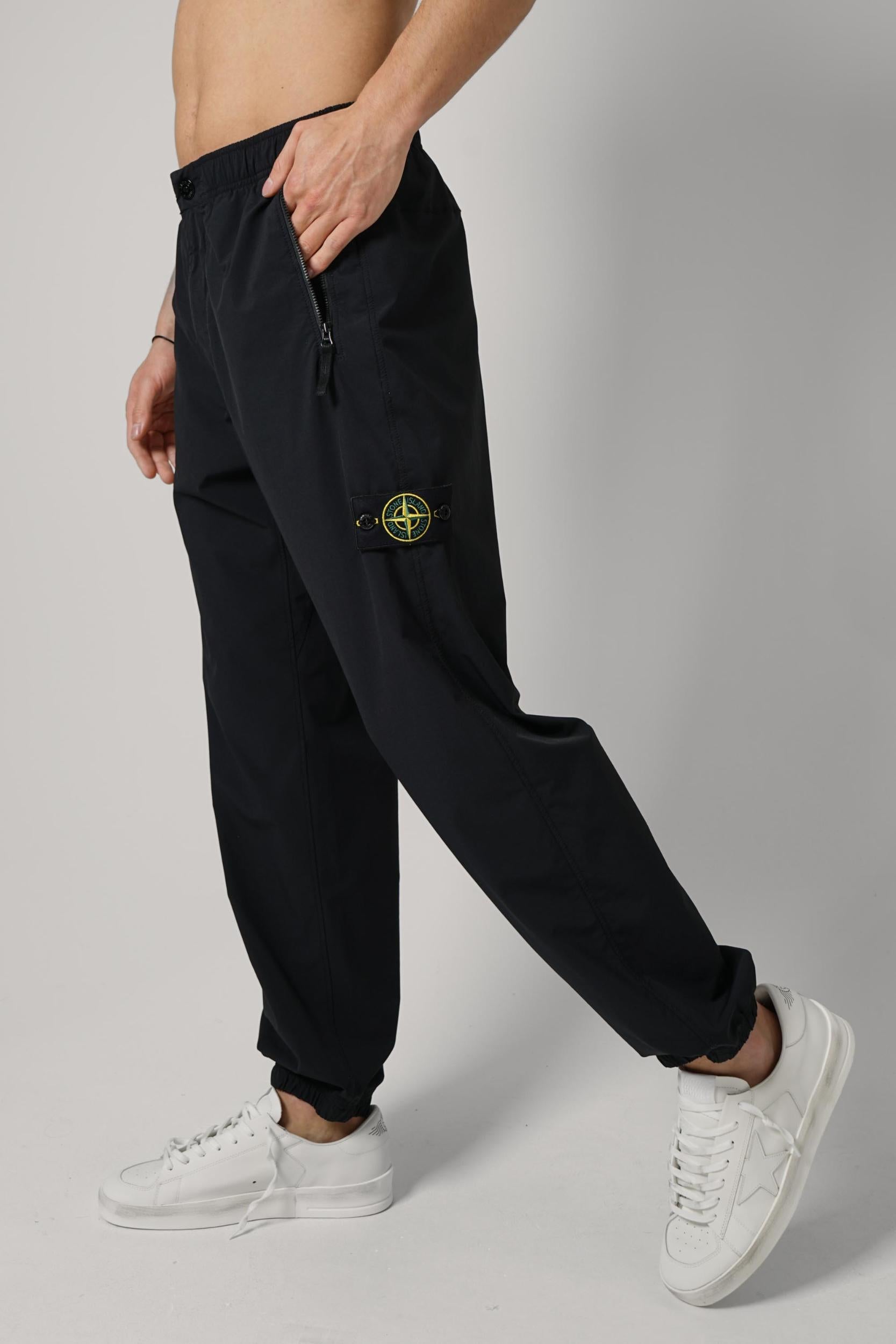 3100048 Stone Island Tapored Fit Trousers Black