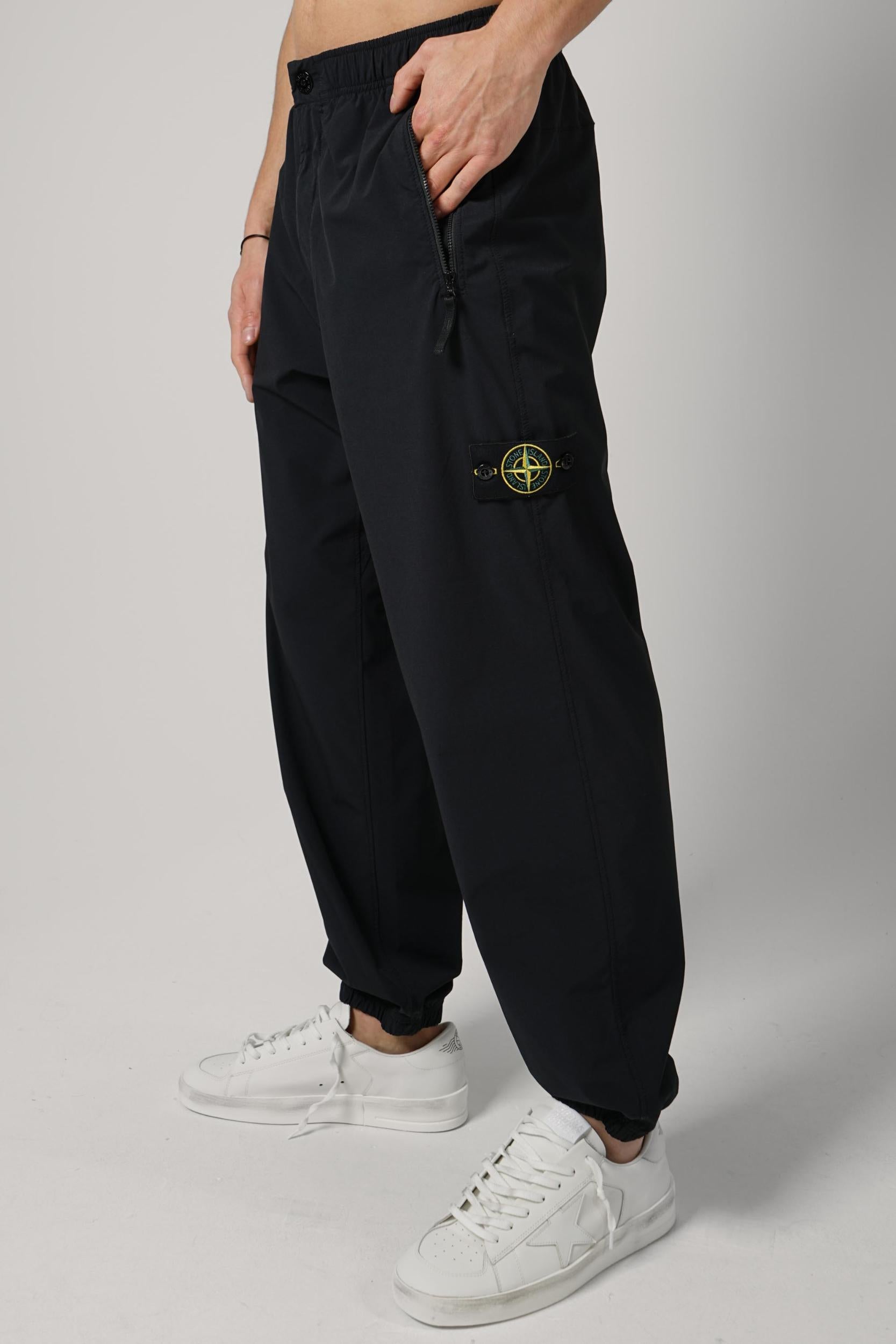 3100048 Stone Island Tapored Fit Trousers Black